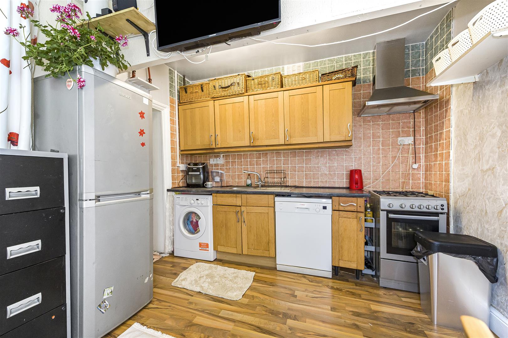 2 bed flat for sale in Hove Avenue, London  - Property Image 6