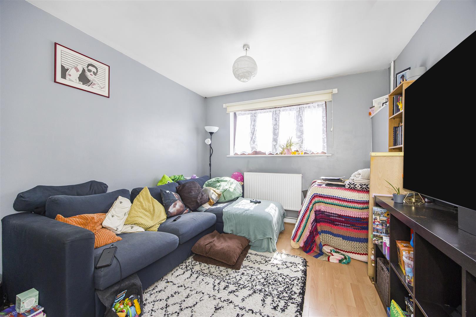 3 bed house for sale in Walnut Road, London  - Property Image 2