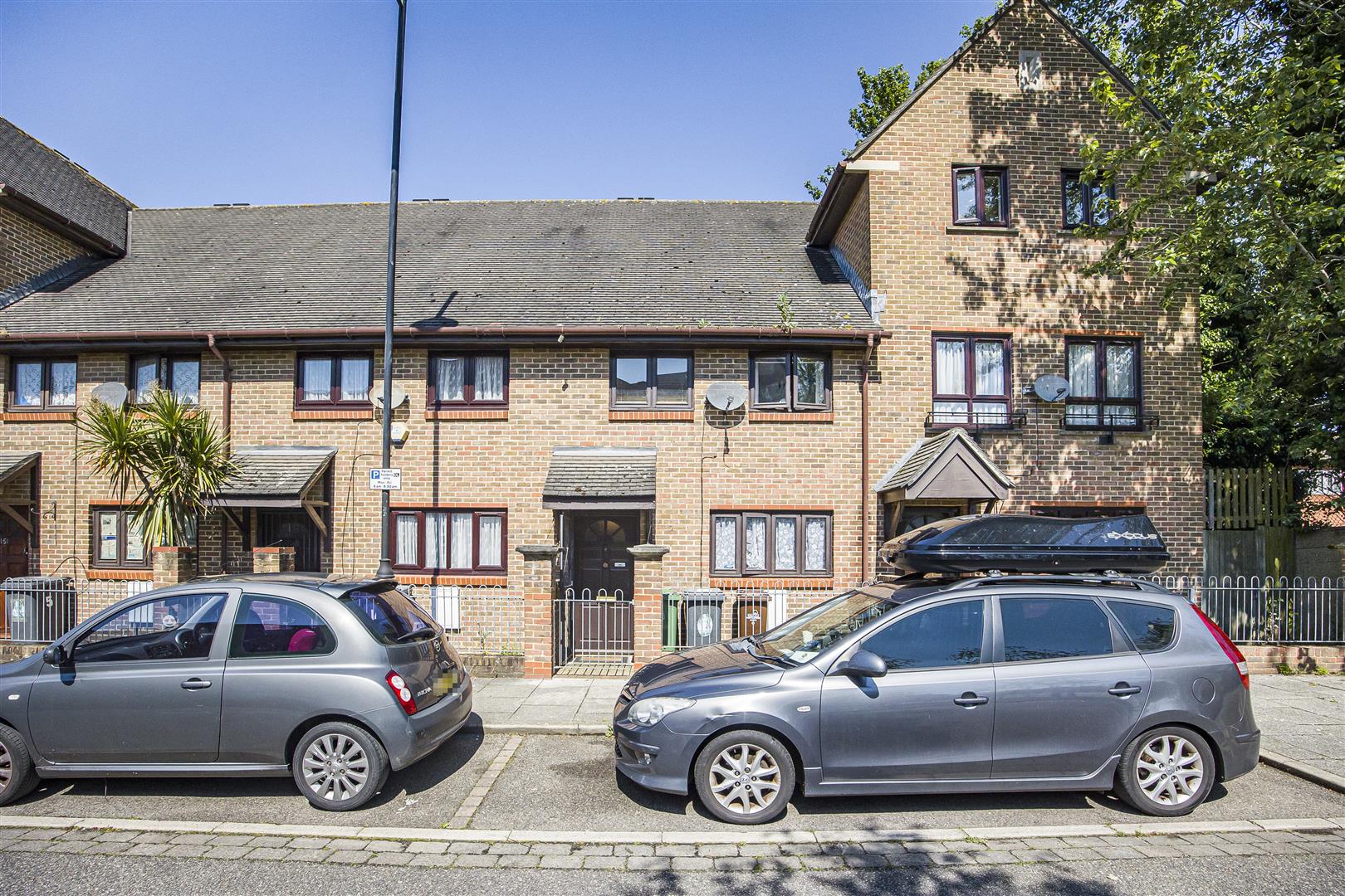 3 bed house for sale in Walnut Road, London  - Property Image 1