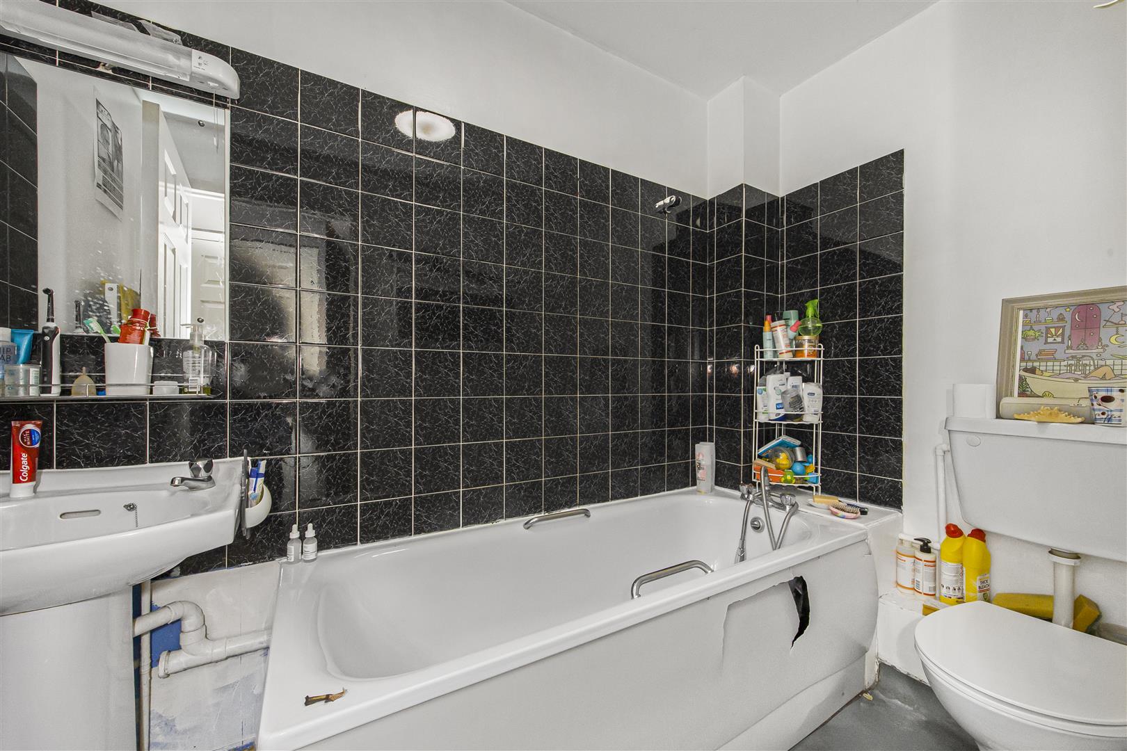 3 bed house for sale in Walnut Road, London  - Property Image 11