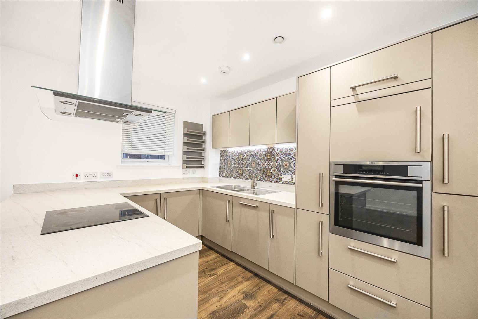 3 bed flat for sale in Brennan House, London  - Property Image 6