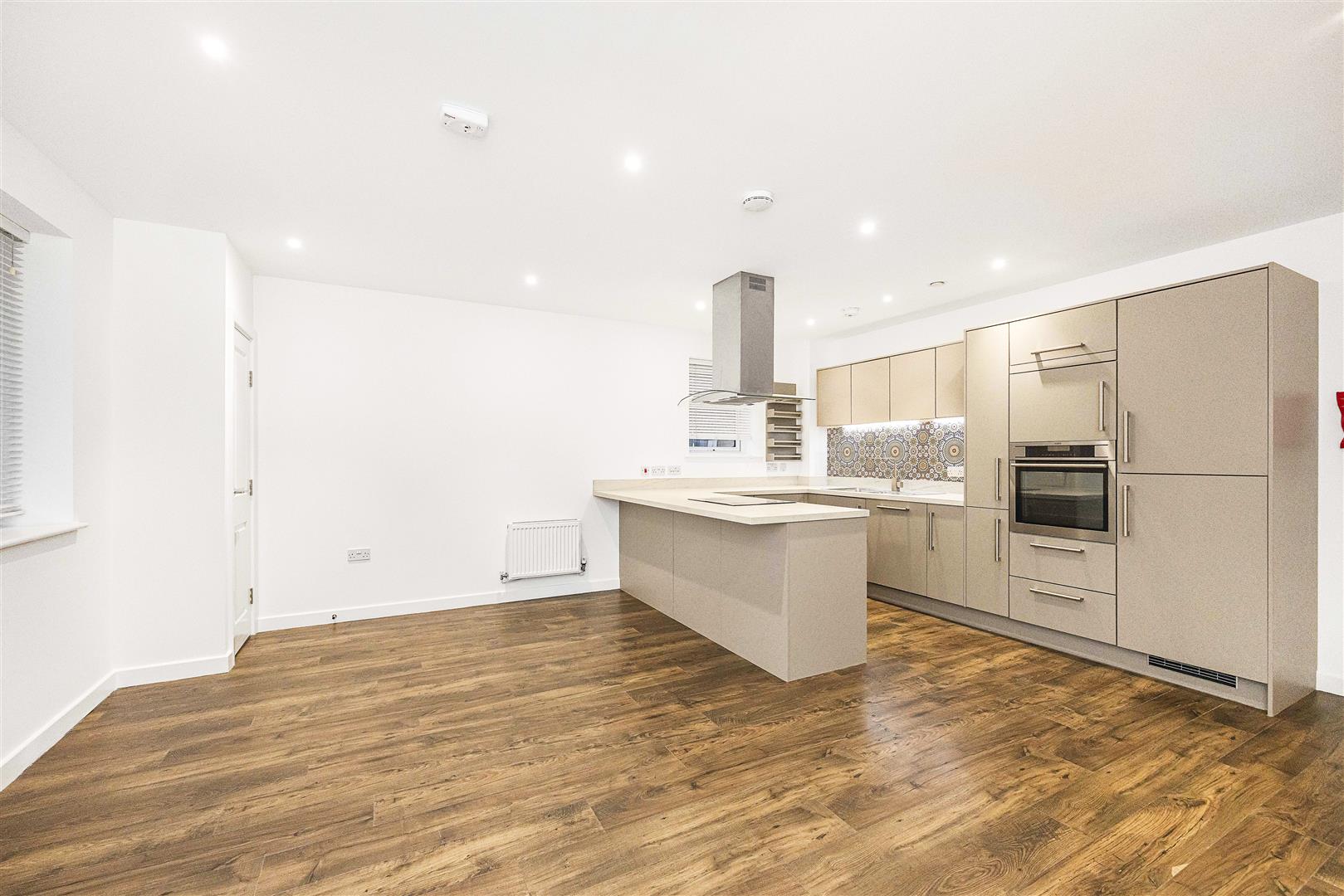 3 bed flat for sale in Brennan House, London  - Property Image 3