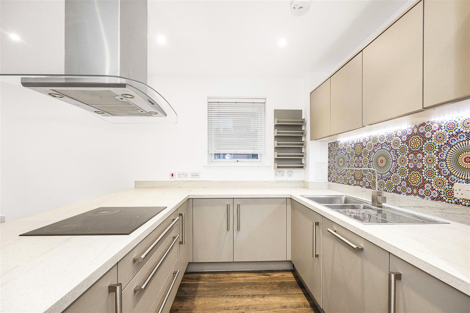 3 bed flat for sale in Brennan House, London  - Property Image 5