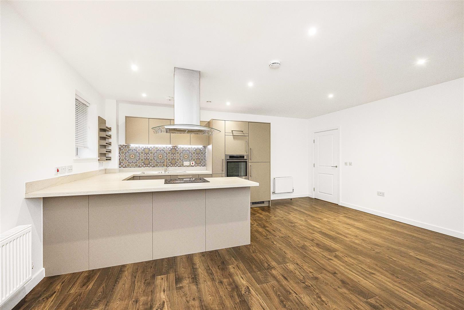 3 bed flat for sale in Brennan House, London  - Property Image 8