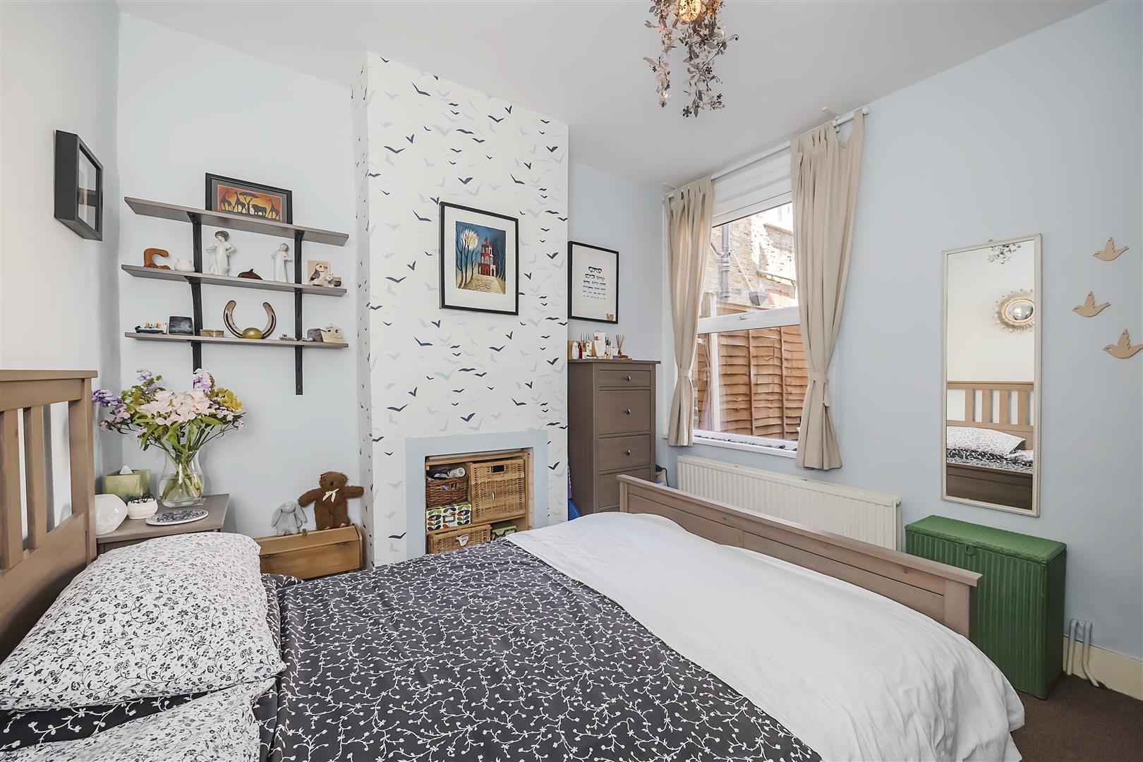 1 bed flat for sale in Clementina Road, London  - Property Image 3