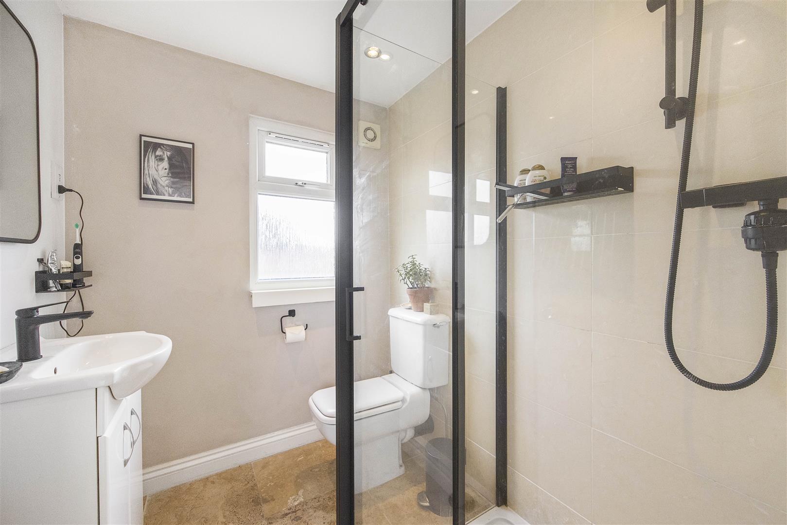 2 bed flat for sale in Grove Green Road, London  - Property Image 6