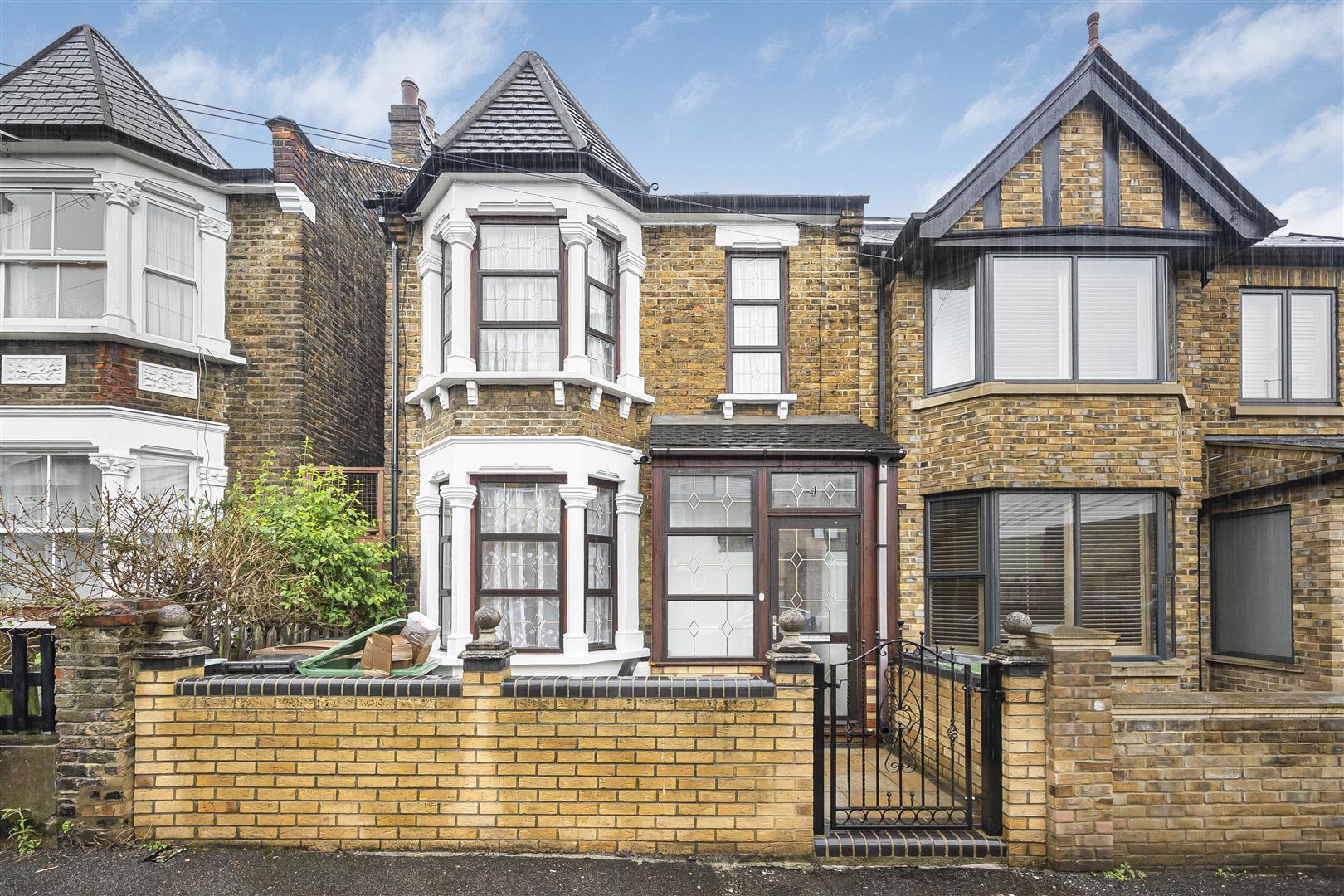 6 bed terraced house to rent in Chesterfield Road, London  - Property Image 1