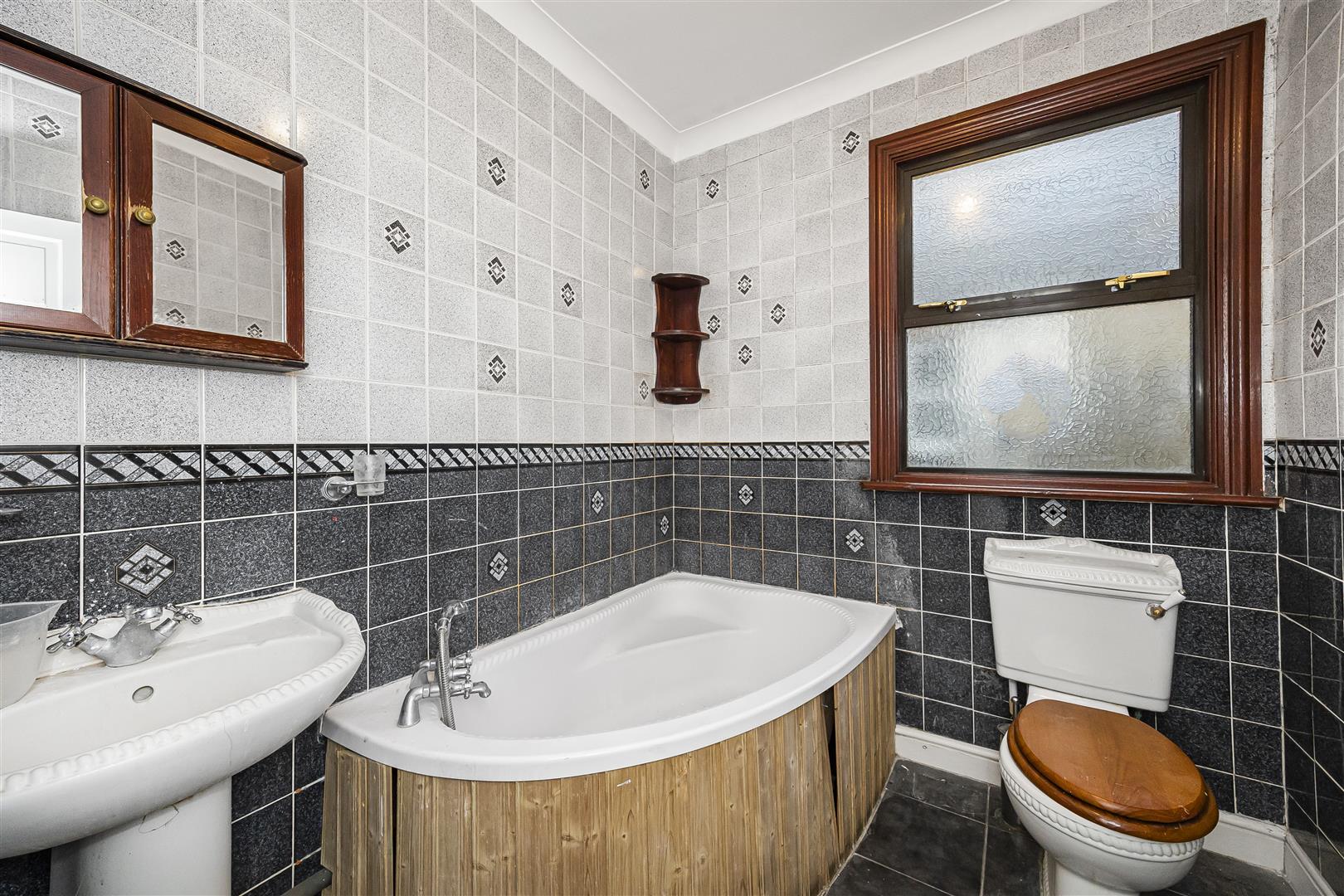 6 bed terraced house to rent in Chesterfield Road, London  - Property Image 11