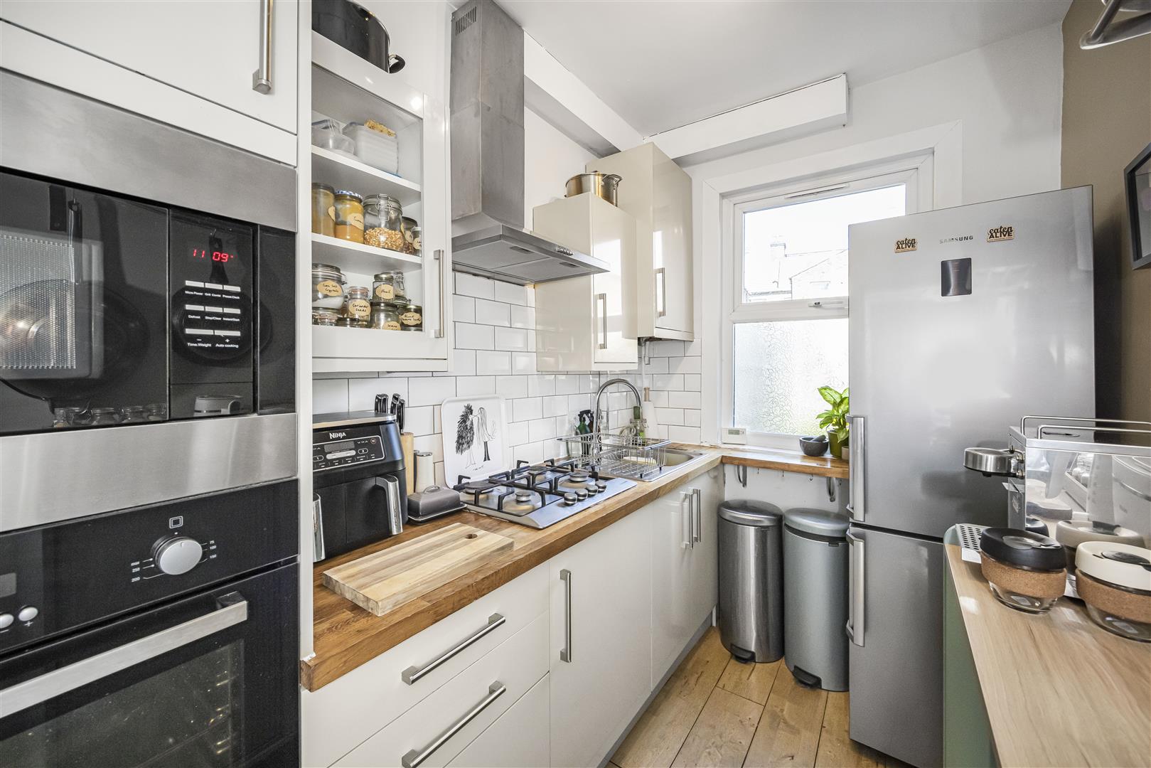 2 bed flat for sale in Lawton Road, London  - Property Image 7