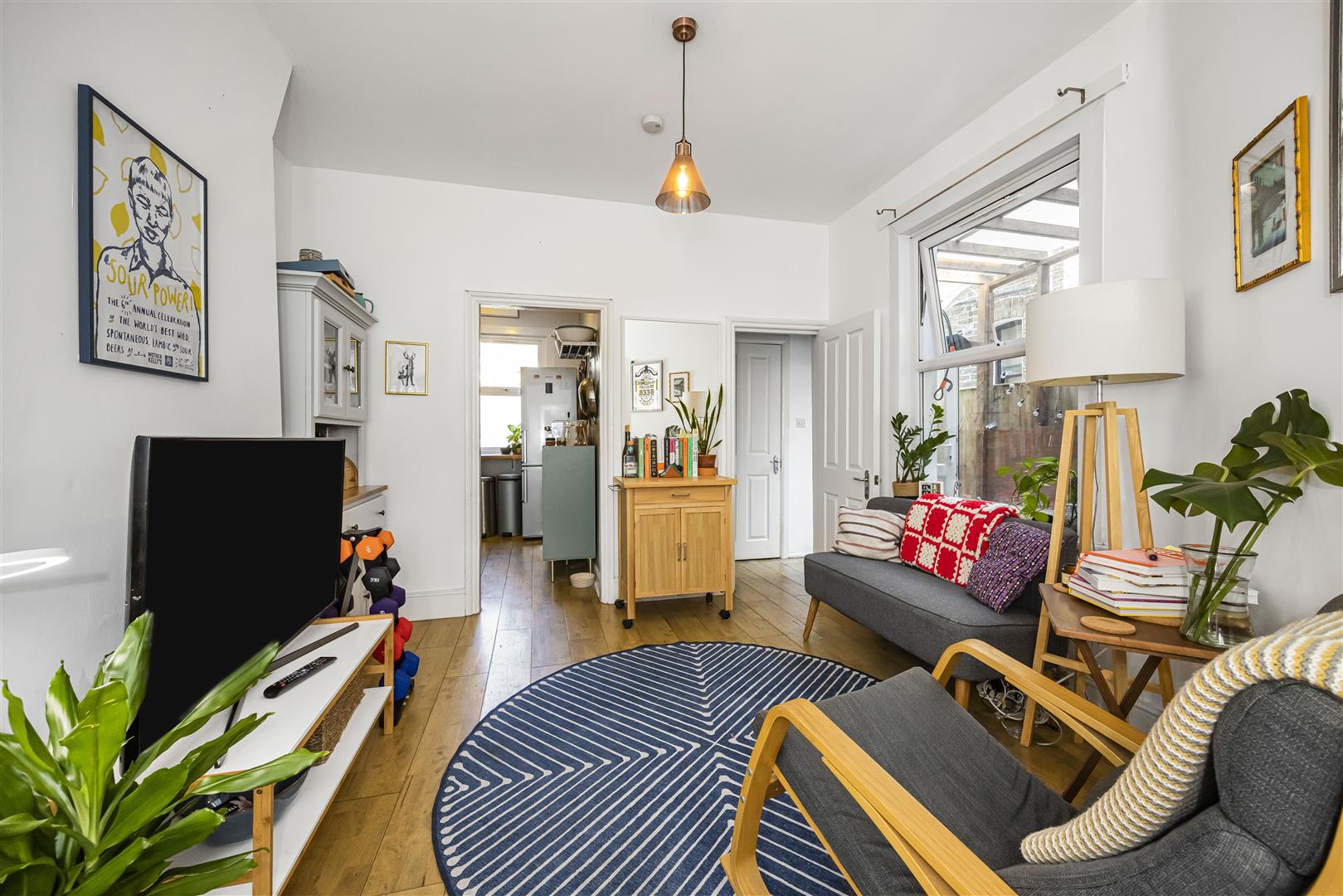 2 bed flat for sale in Lawton Road, London  - Property Image 4