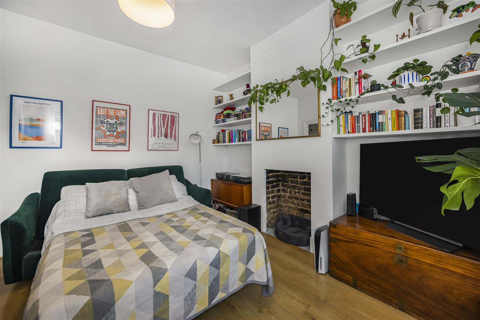 2 bed flat for sale in Lawton Road, London  - Property Image 12