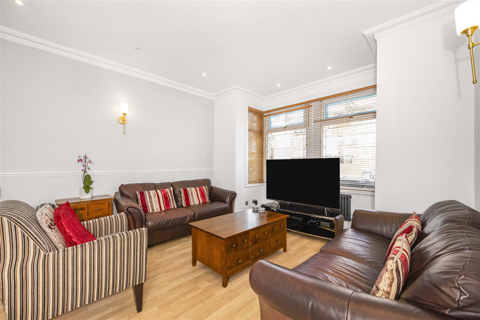 5 bed house for sale in Colchester Road, London  - Property Image 4