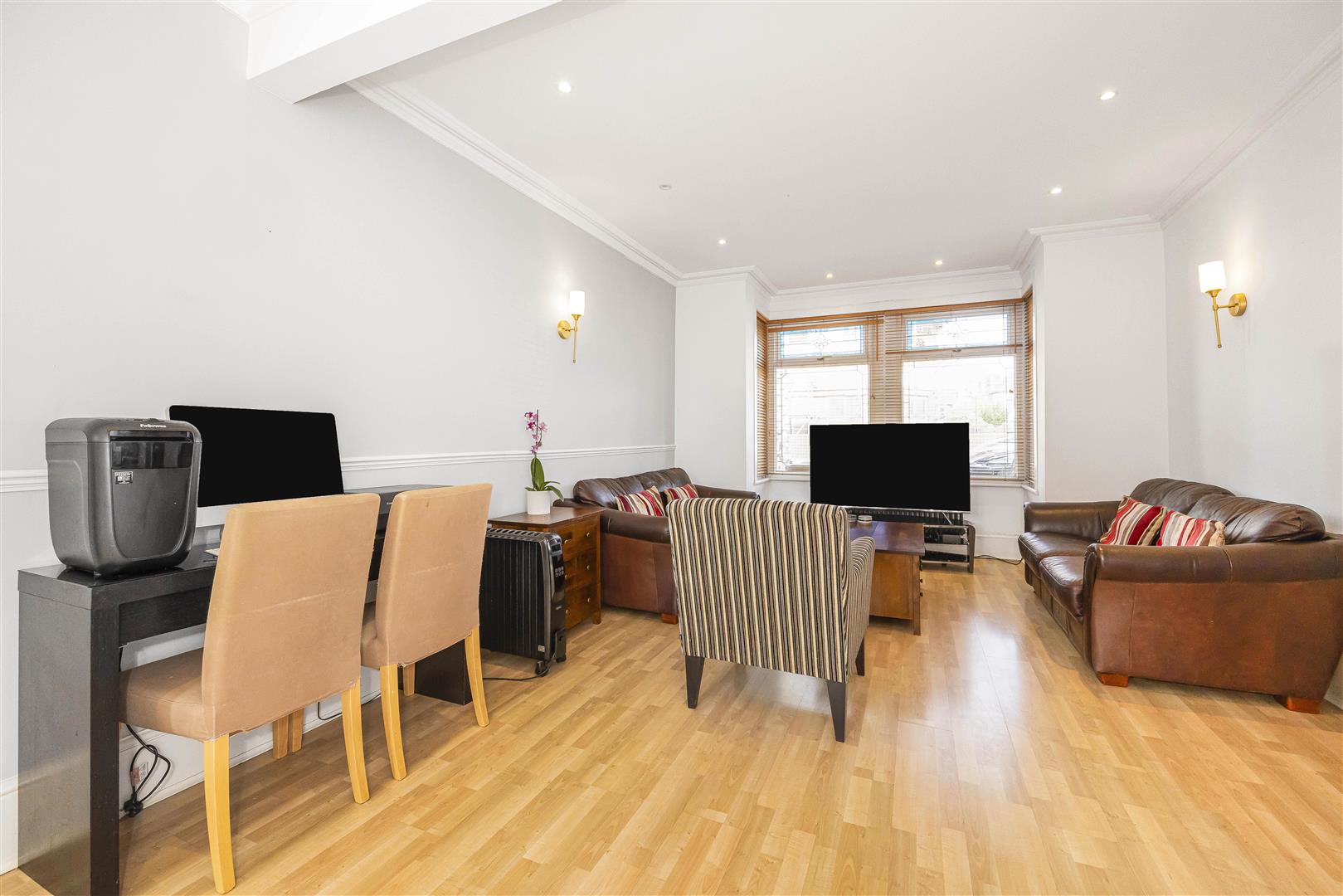 5 bed house for sale in Colchester Road, London  - Property Image 6