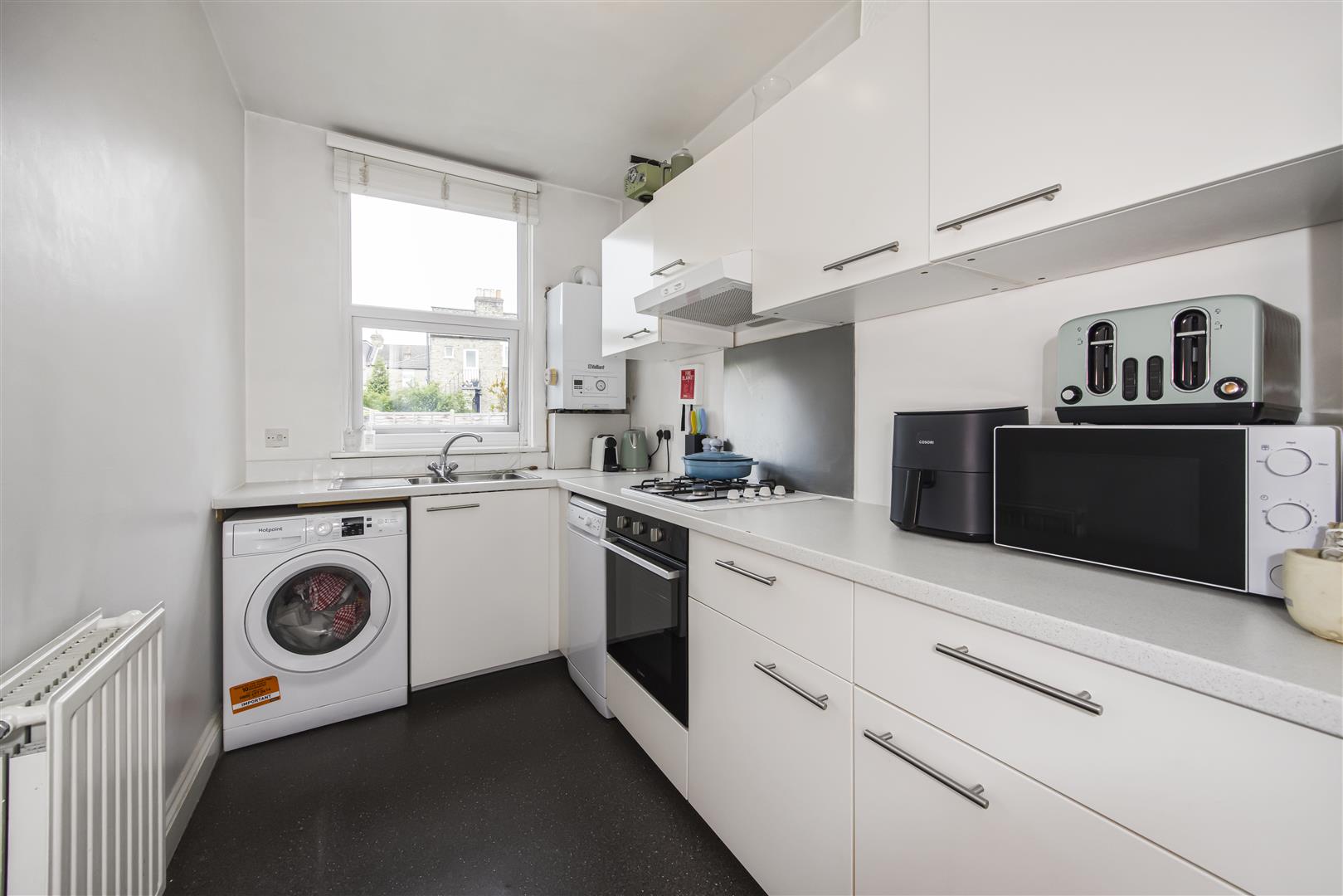 2 bed flat to rent in Newport Road, London  - Property Image 8