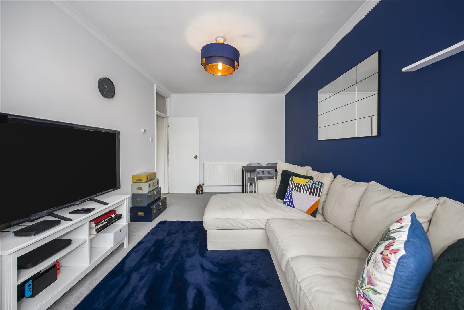 2 bed flat to rent in Newport Road, London  - Property Image 2