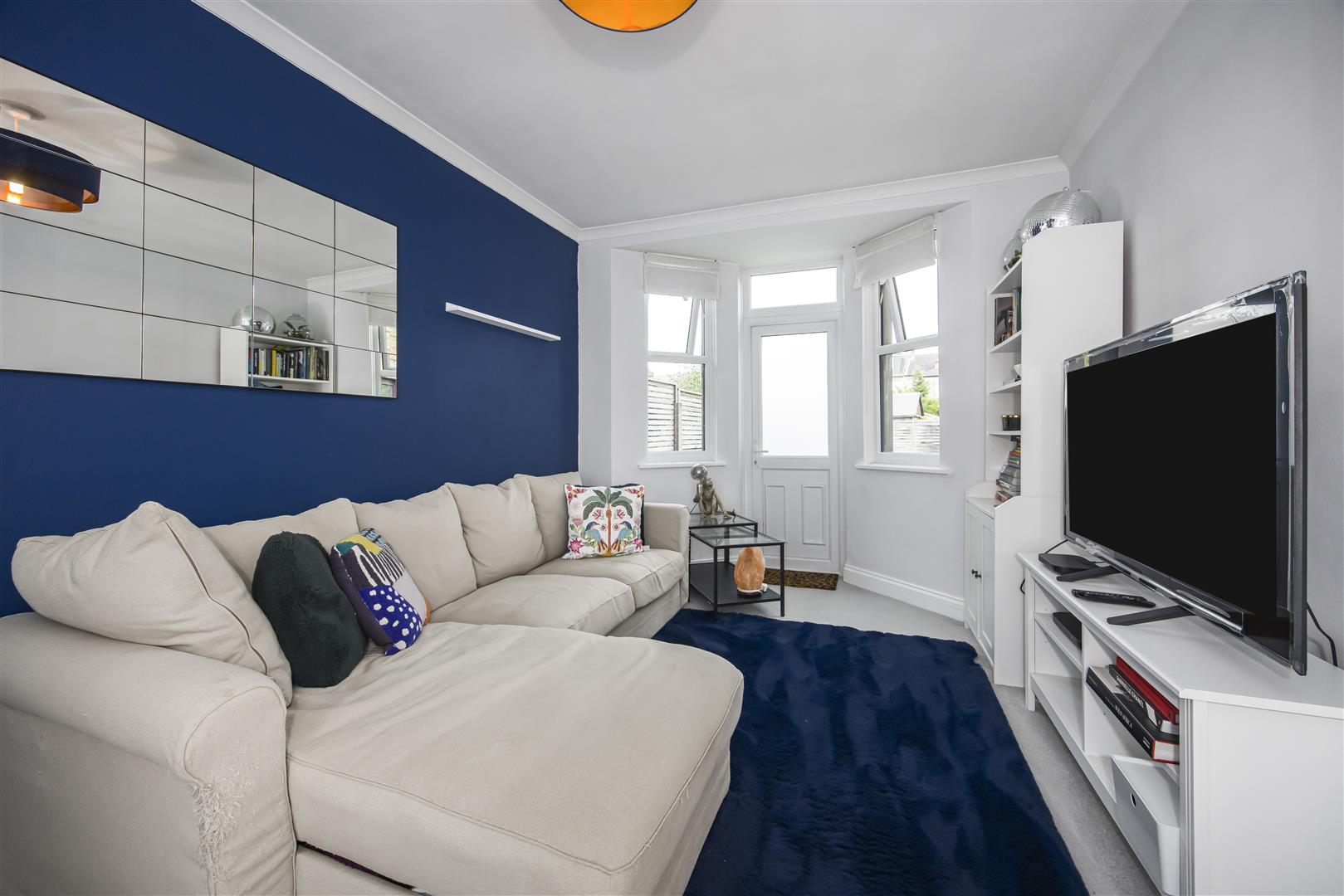 2 bed flat to rent in Newport Road, London  - Property Image 3