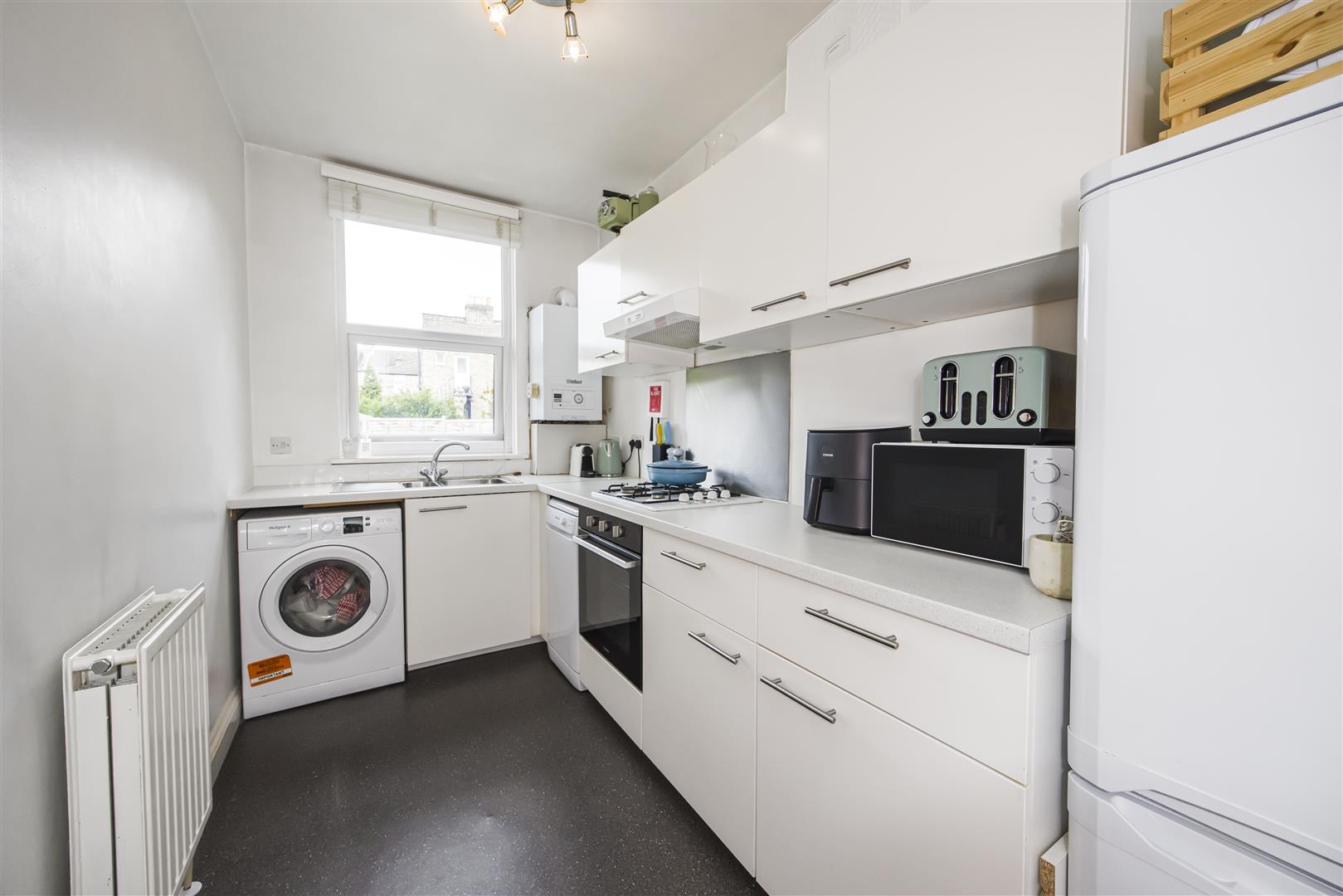 2 bed flat to rent in Newport Road, London  - Property Image 7