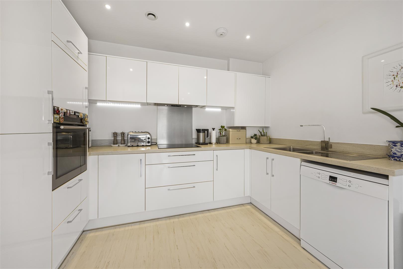 2 bed flat for sale in High Road Leyton, London  - Property Image 6