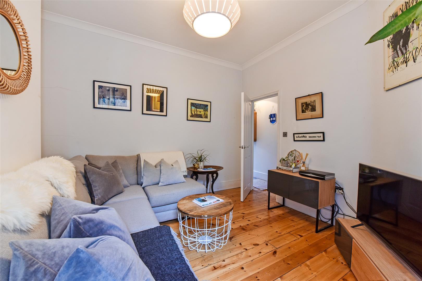 2 bed flat for sale in Brunswick Road, London  - Property Image 3