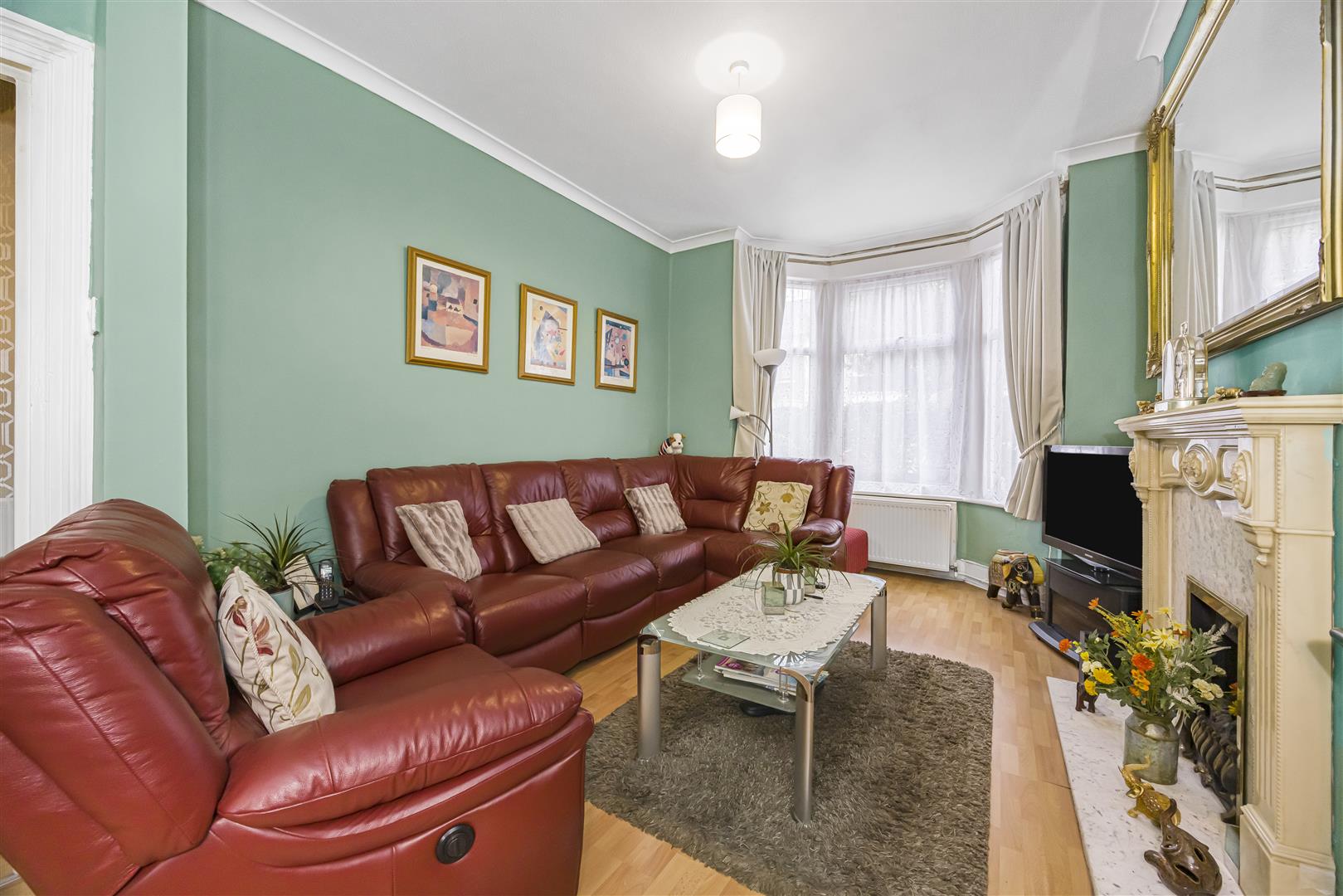 3 bed terraced house for sale in Hampton Road, Leytonstone  - Property Image 3