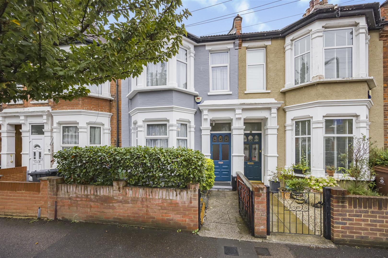 3 bed terraced house for sale in Hampton Road, Leytonstone  - Property Image 1