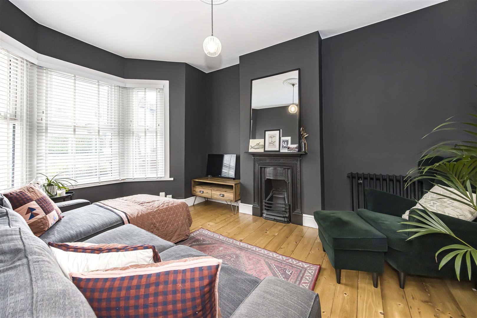 2 bed end of terrace house for sale in Morley Road, London  - Property Image 2