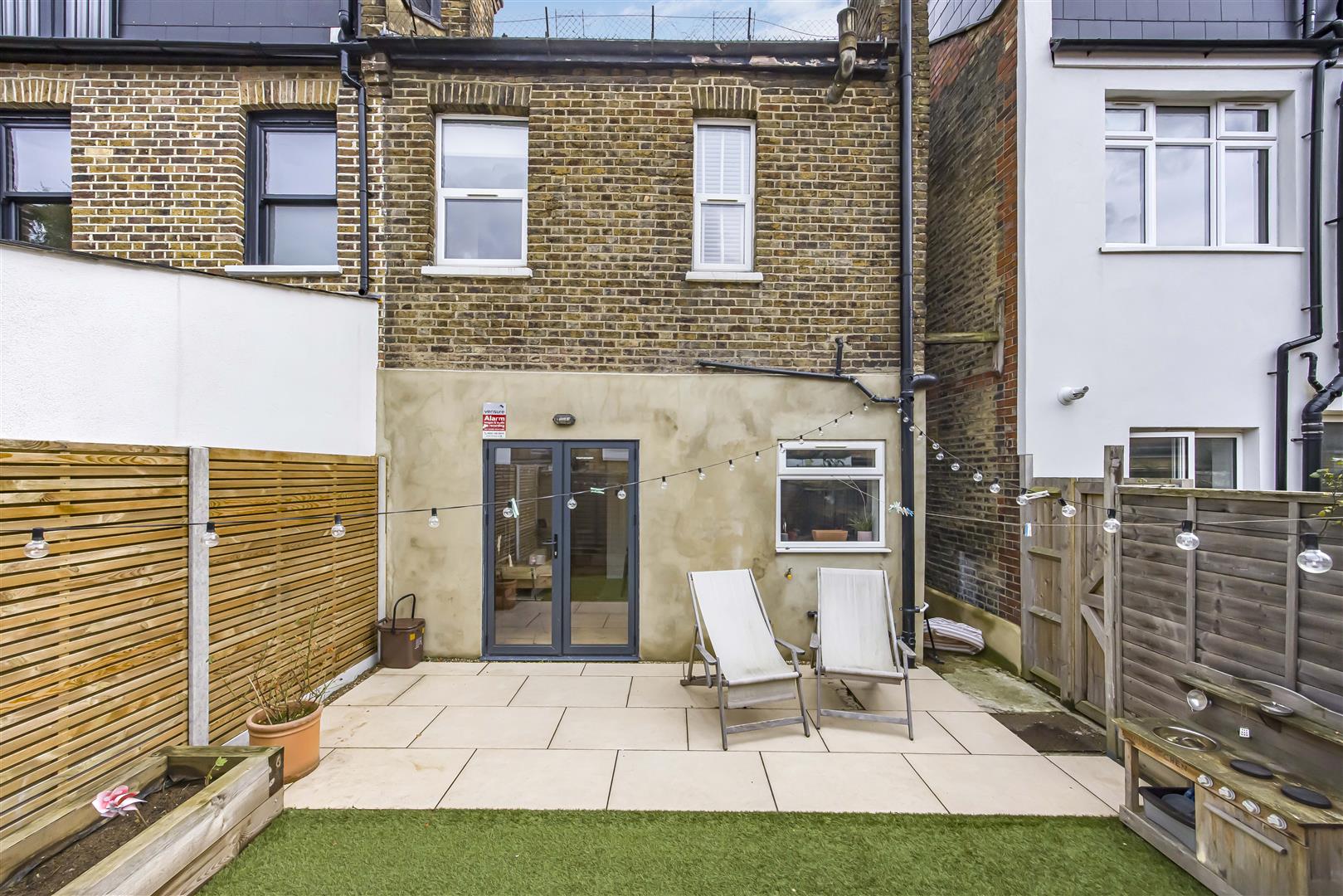 2 bed end of terrace house for sale in Morley Road, London  - Property Image 13