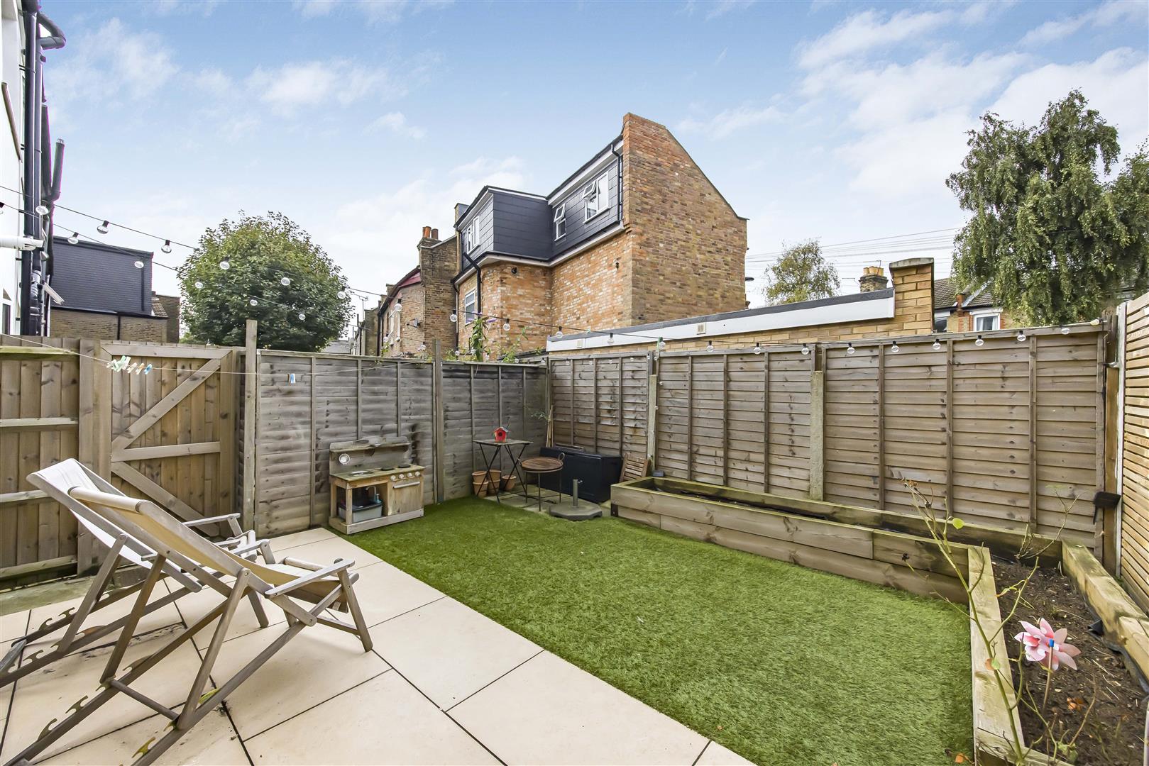 2 bed end of terrace house for sale in Morley Road, London  - Property Image 12