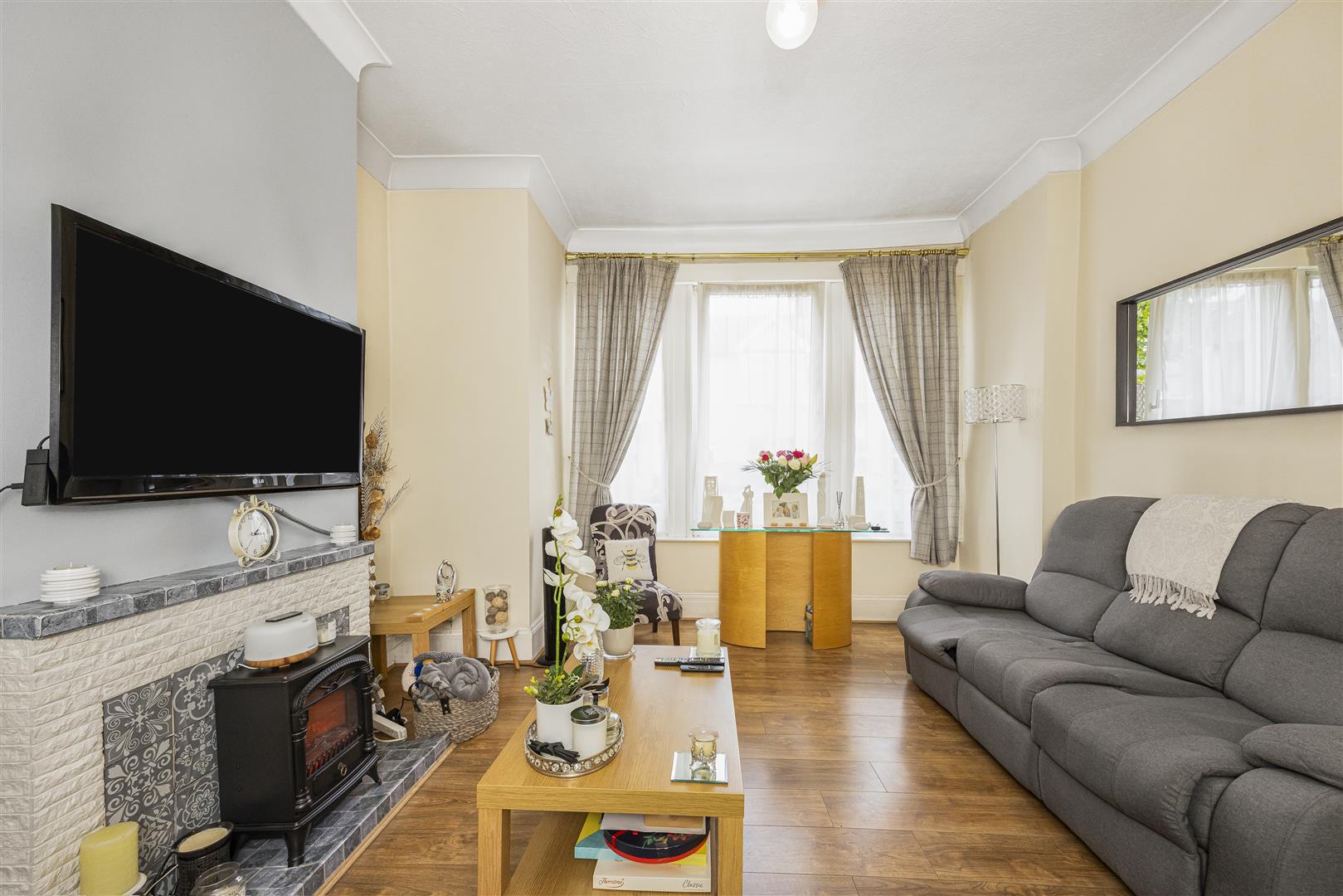 3 bed terraced house for sale in Belgrave Road, London  - Property Image 3