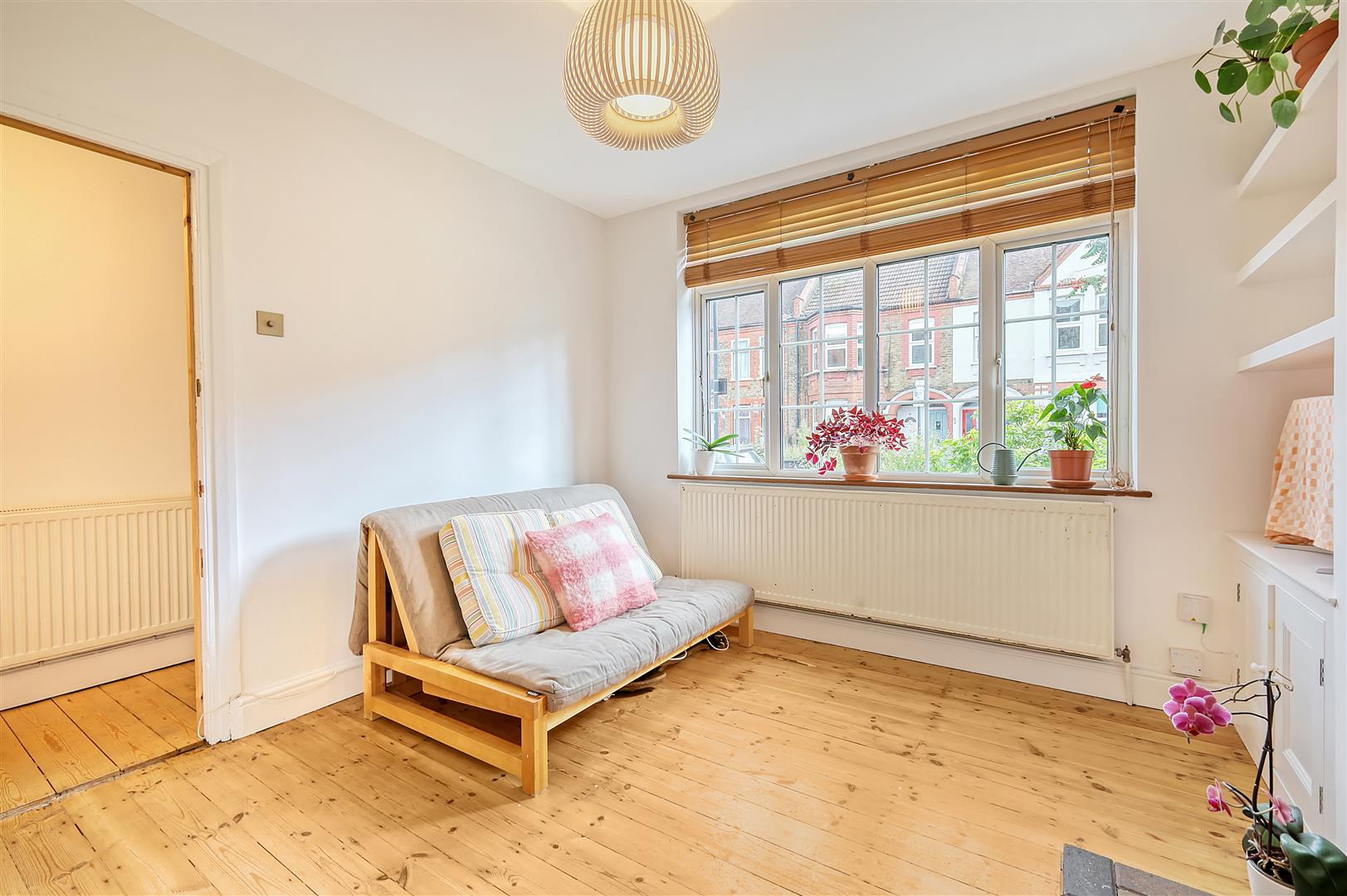 2 bed flat for sale in Perth Road, London  - Property Image 4