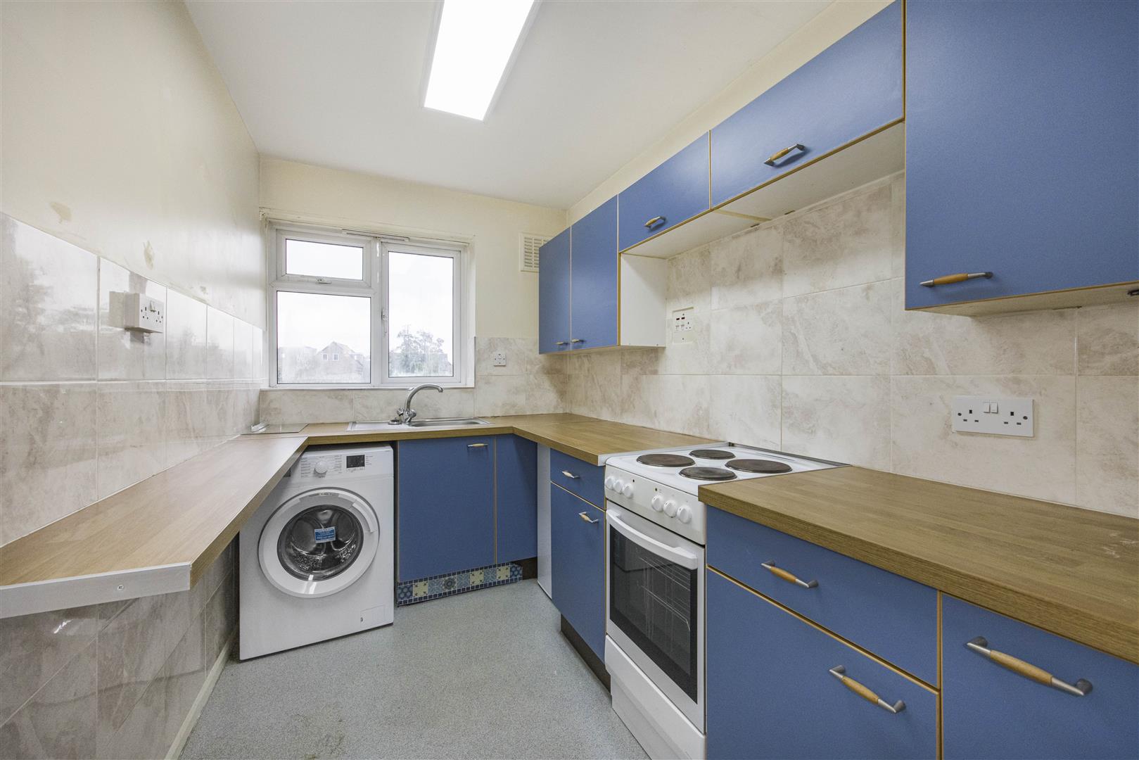 1 bed flat for sale in Hainault Road, London  - Property Image 2