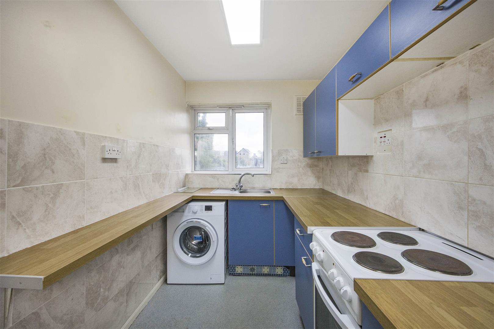 1 bed flat for sale in Hainault Road, London  - Property Image 3