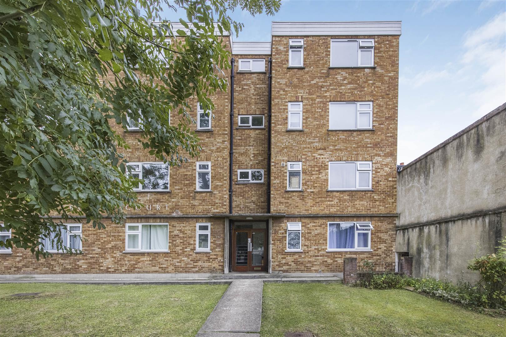 1 bed flat for sale in Hainault Road, London  - Property Image 8