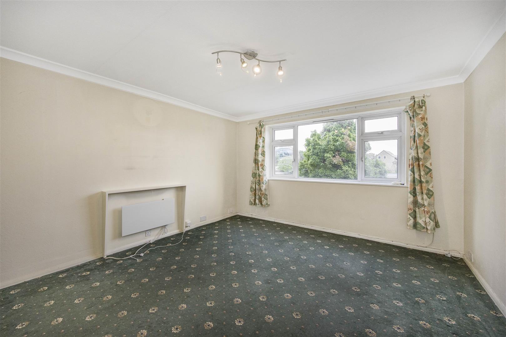 1 bed flat for sale in Hainault Road, London  - Property Image 4