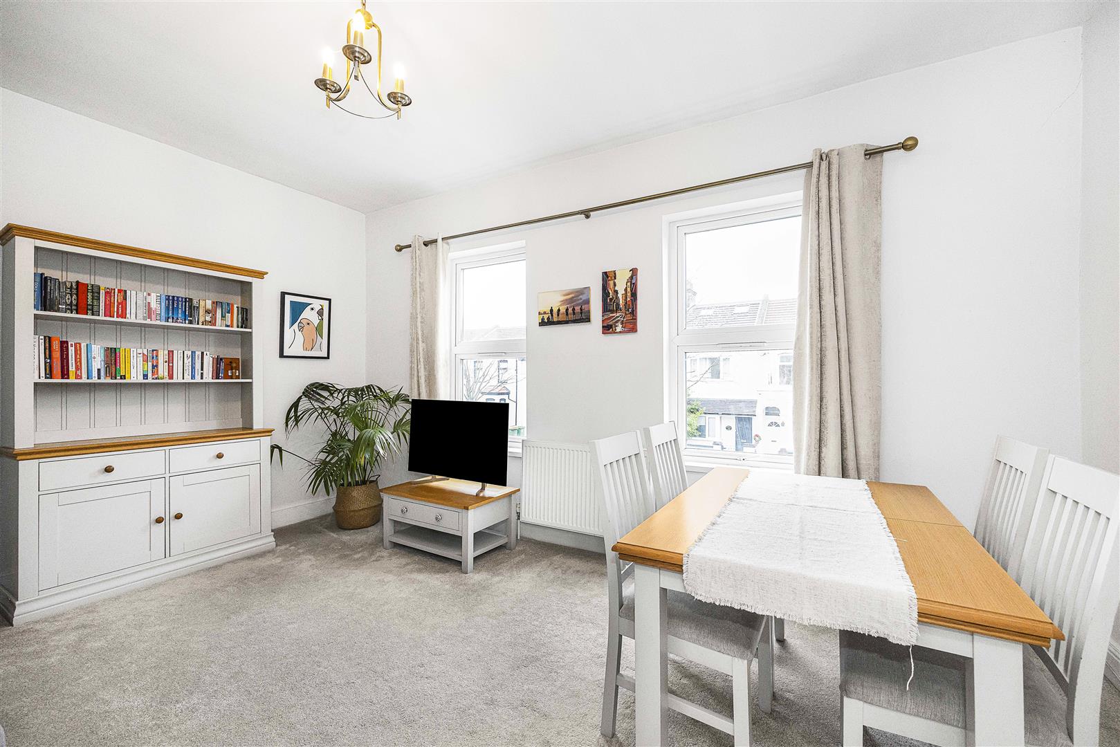 2 bed flat for sale in Chobham Road, London  - Property Image 5