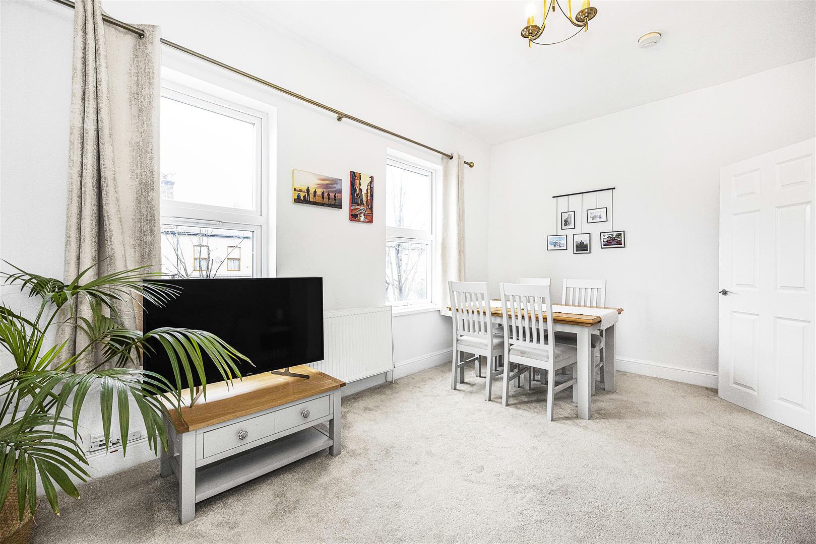 2 bed flat for sale in Chobham Road, London  - Property Image 4