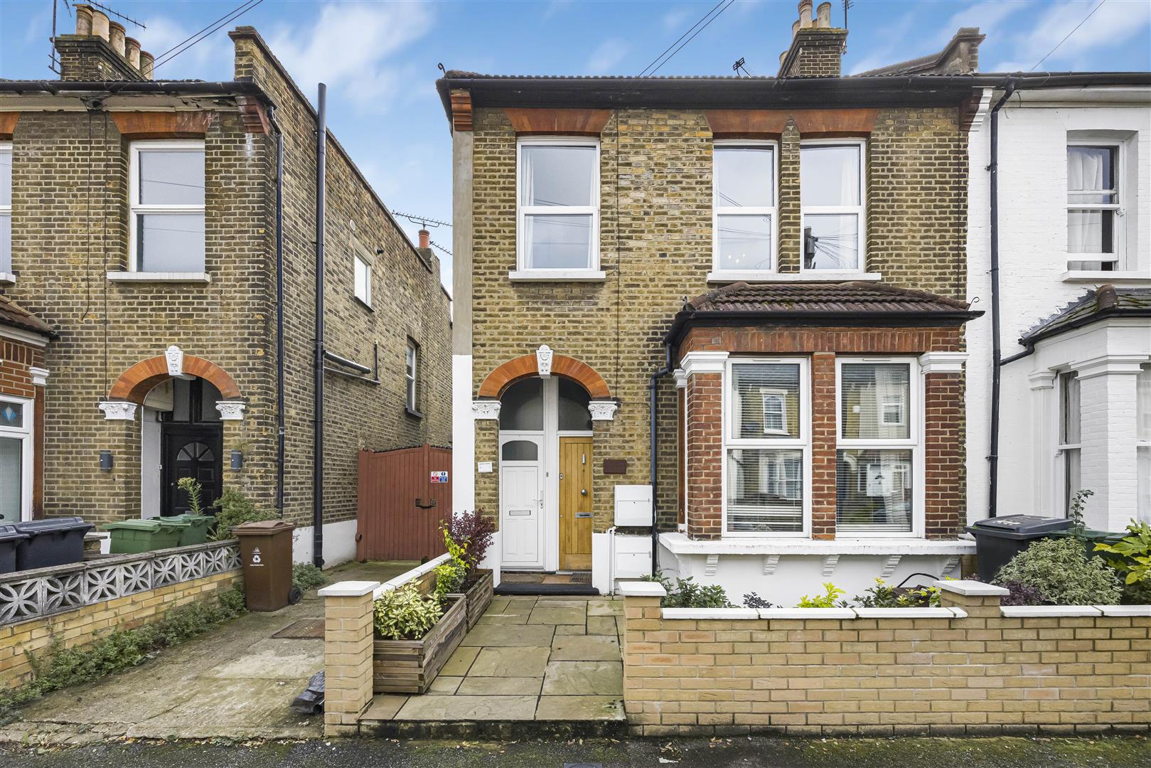 2 bed flat to rent in Thornhill Road, London  - Property Image 1