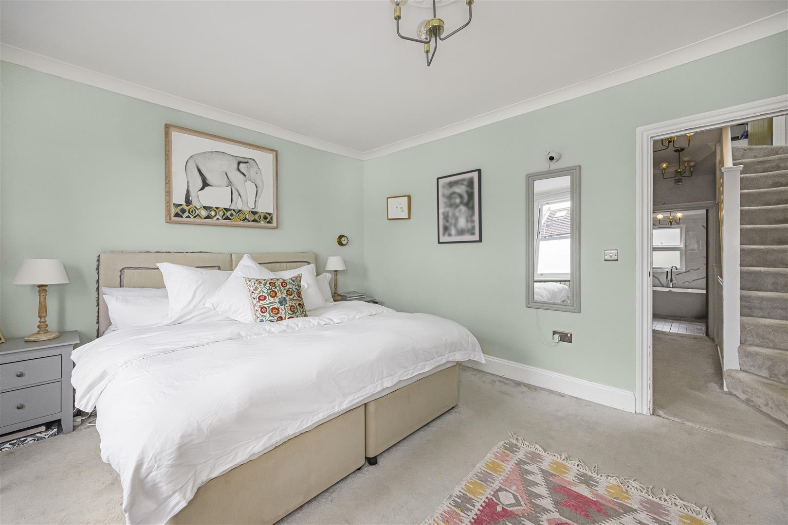 4 bed terraced house for sale in Waterloo Road, London  - Property Image 12