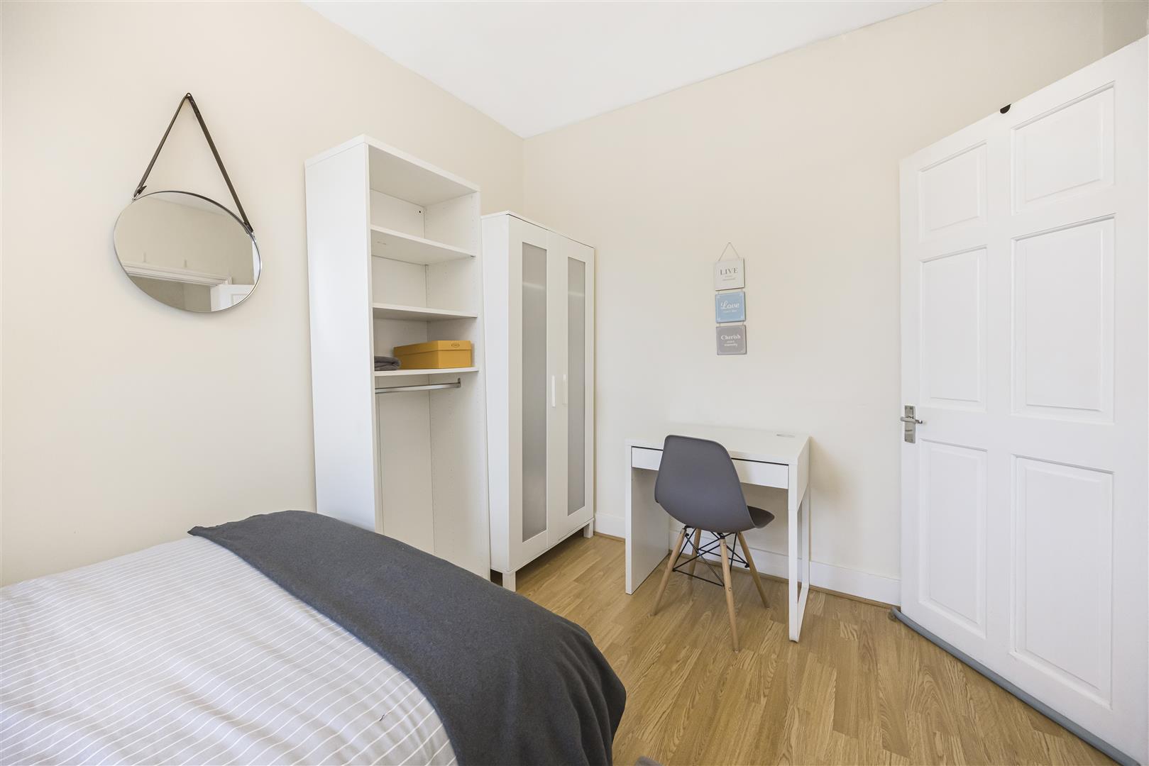 4 bed terraced house for sale in The Green, London  - Property Image 17