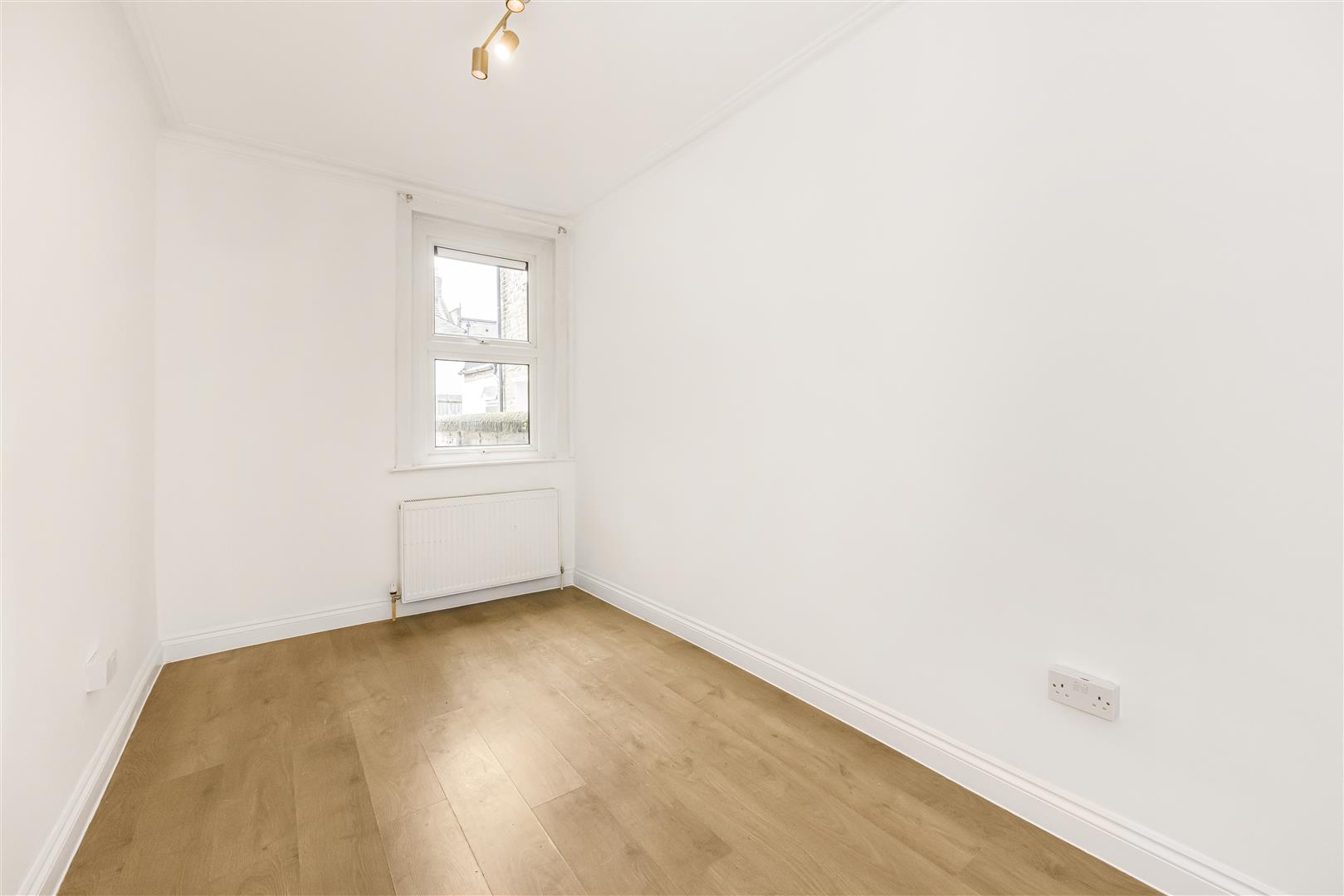 3 bed terraced house for sale in Buckland Road, London  - Property Image 7