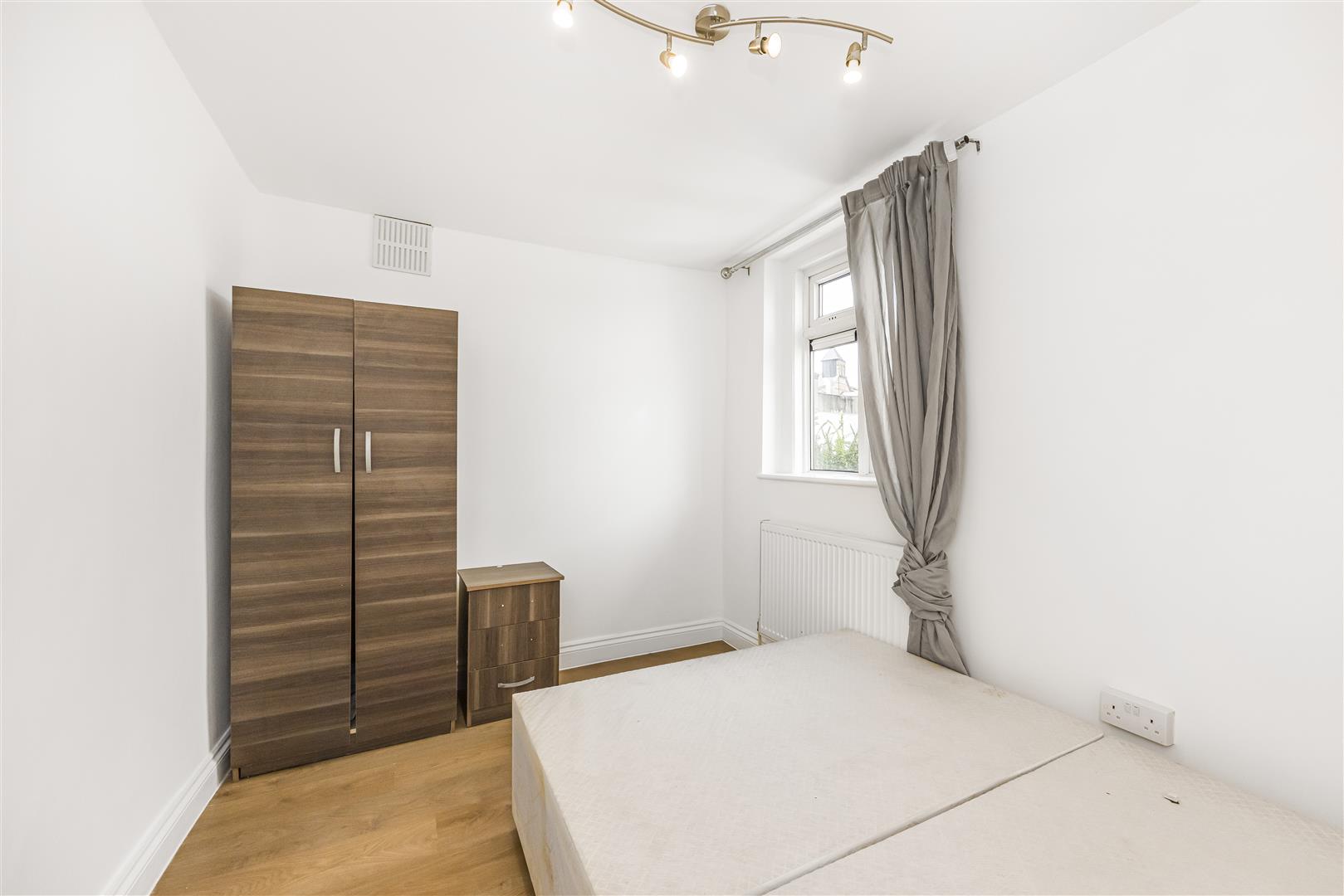 3 bed terraced house for sale in Buckland Road, London  - Property Image 9