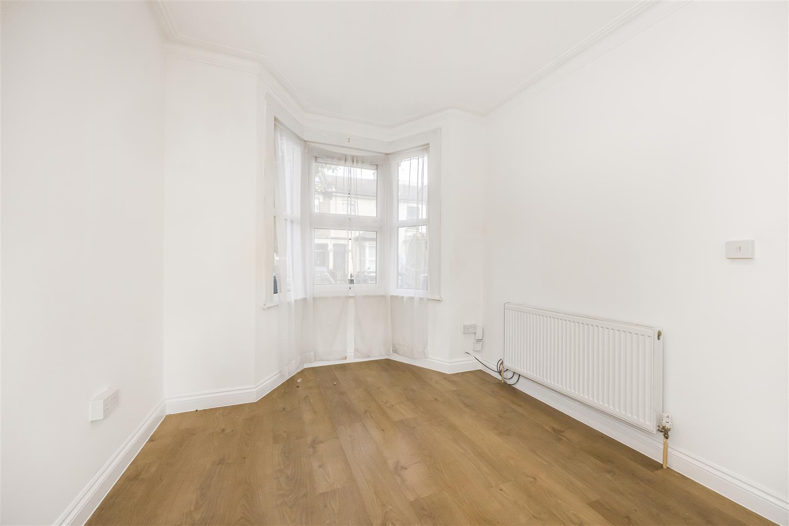 3 bed terraced house for sale in Buckland Road, London  - Property Image 5