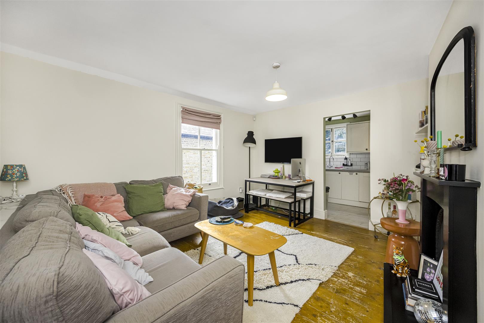 2 bed flat for sale in Haroldstone Road, London  - Property Image 2