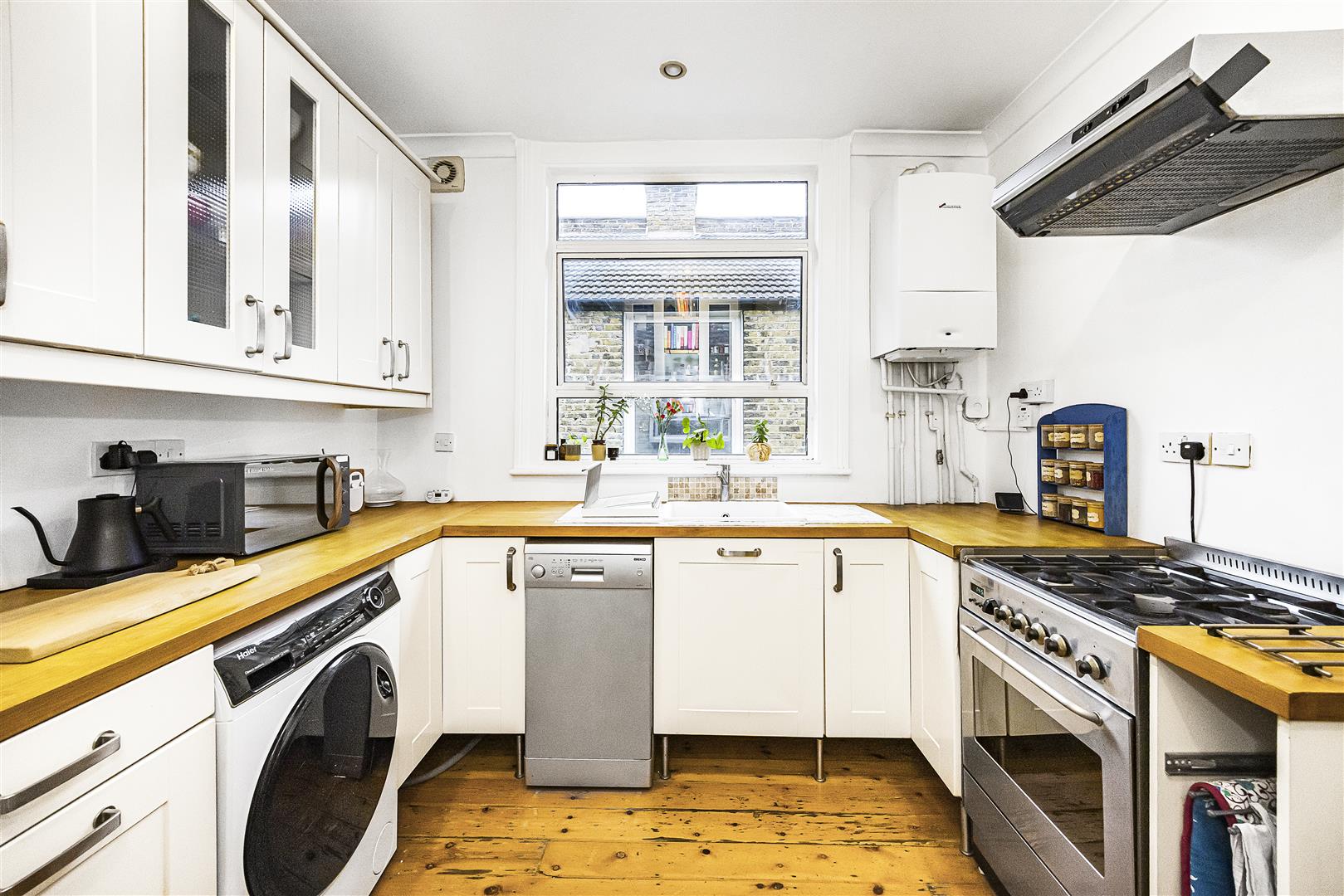 2 bed flat for sale in Albert Road, London  - Property Image 7