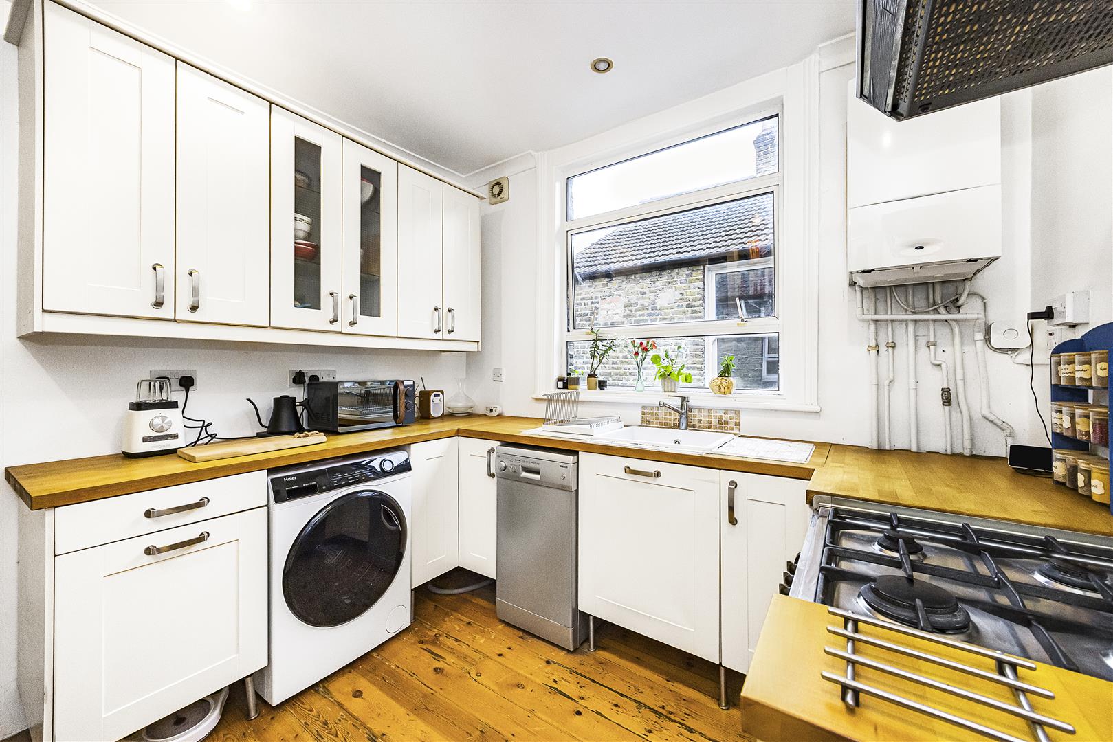 2 bed flat for sale in Albert Road, London  - Property Image 5