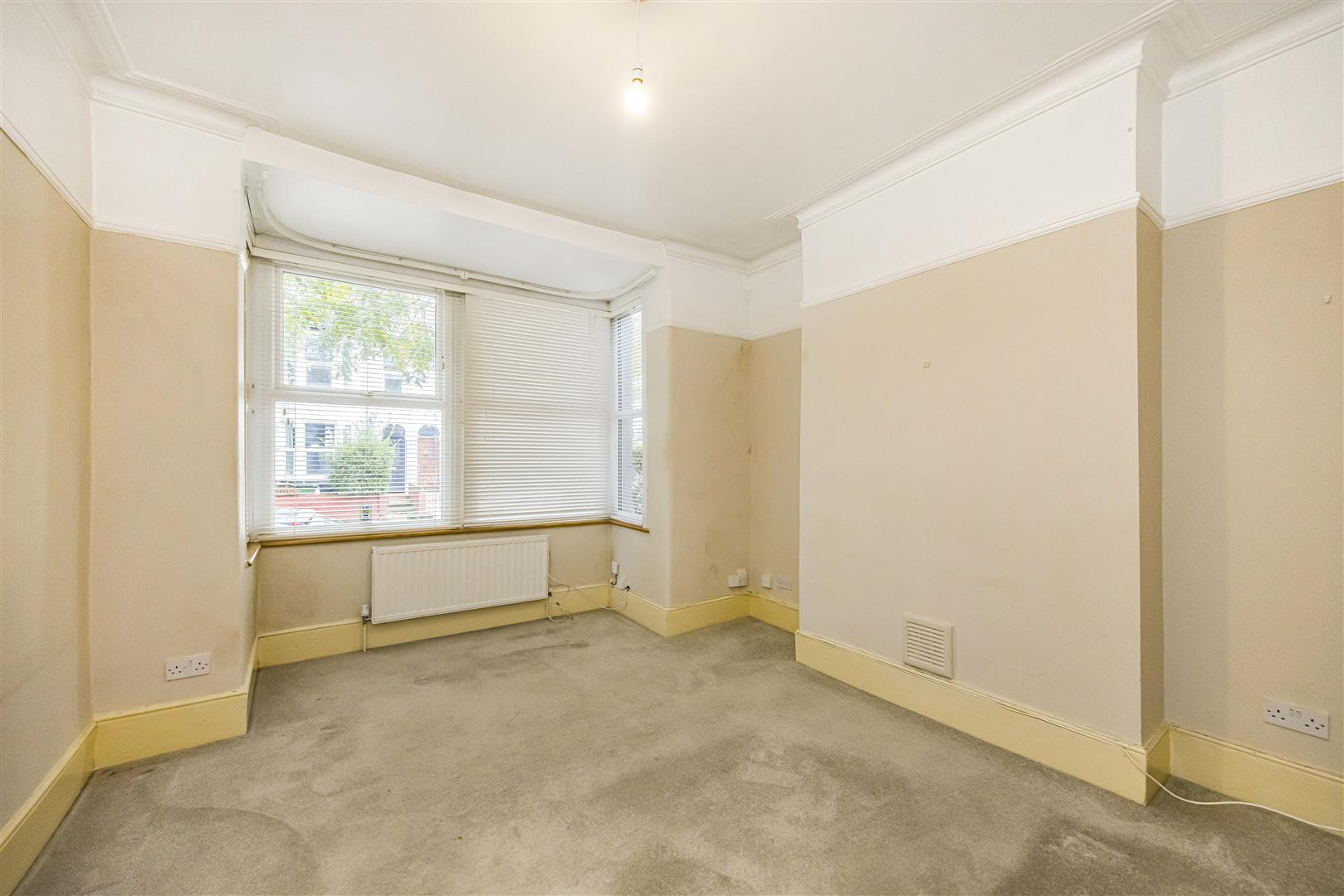 2 bed flat for sale in Guernsey Road, London  - Property Image 5