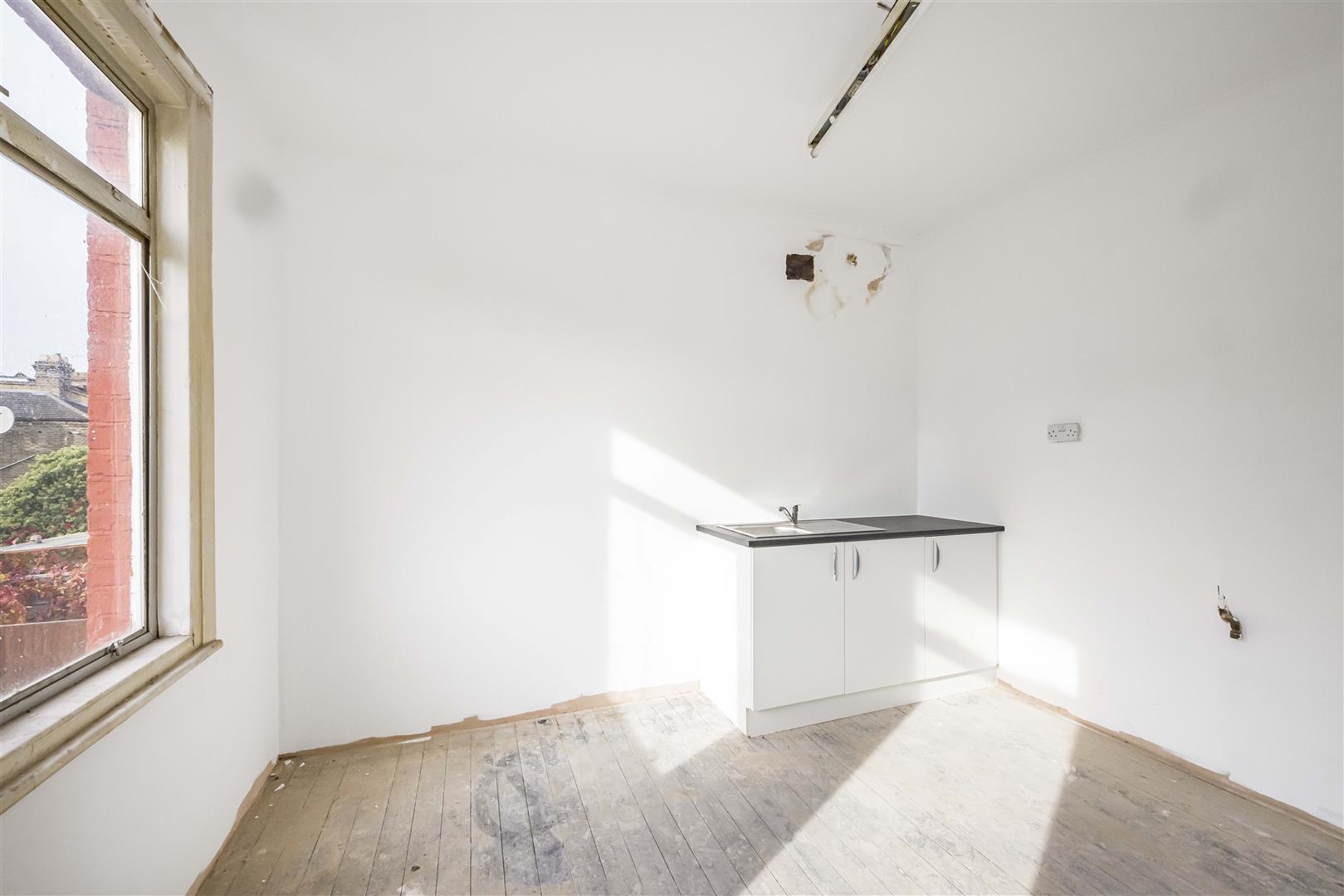 1 bed flat for sale in Seymour Road, London  - Property Image 8