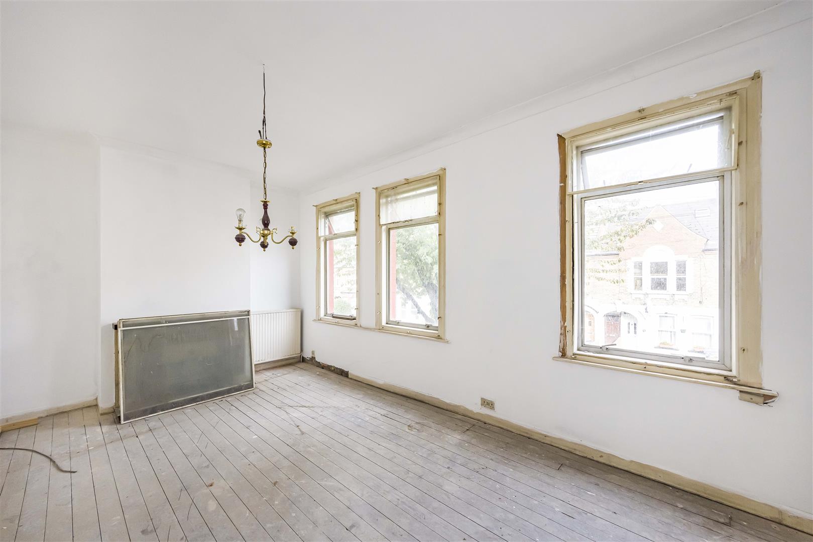 1 bed flat for sale in Seymour Road, London  - Property Image 4