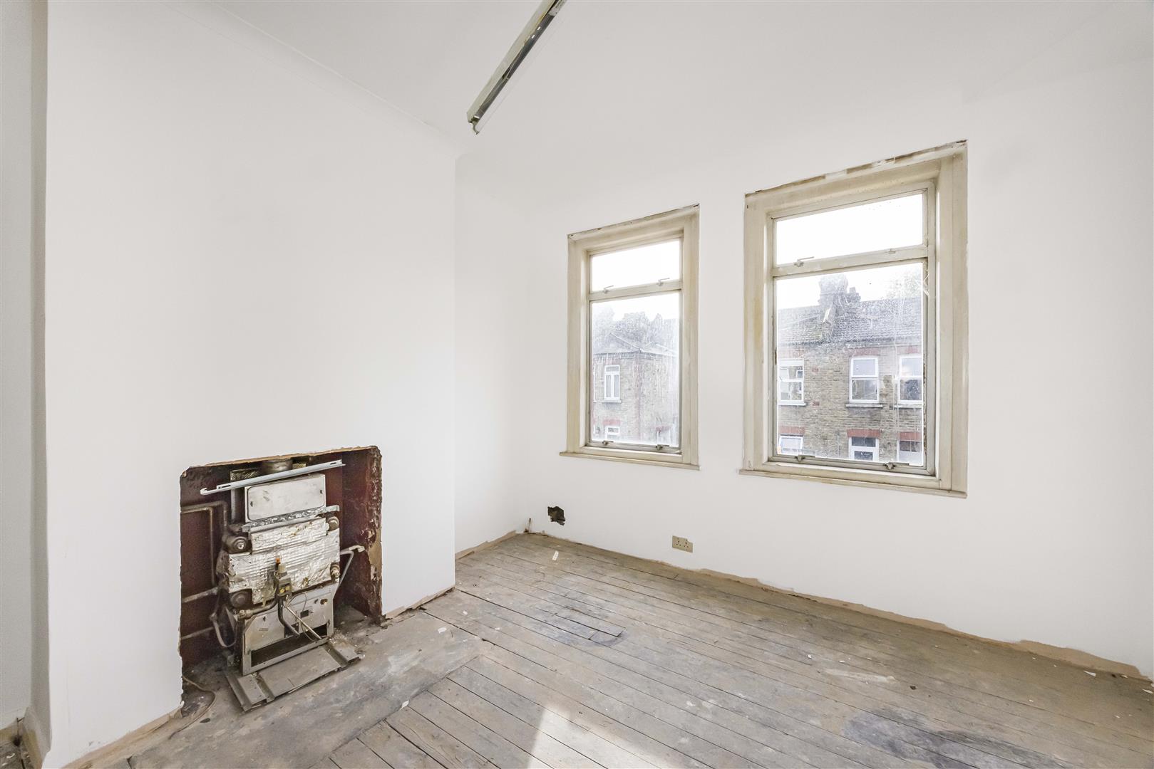 1 bed flat for sale in Seymour Road, London  - Property Image 10