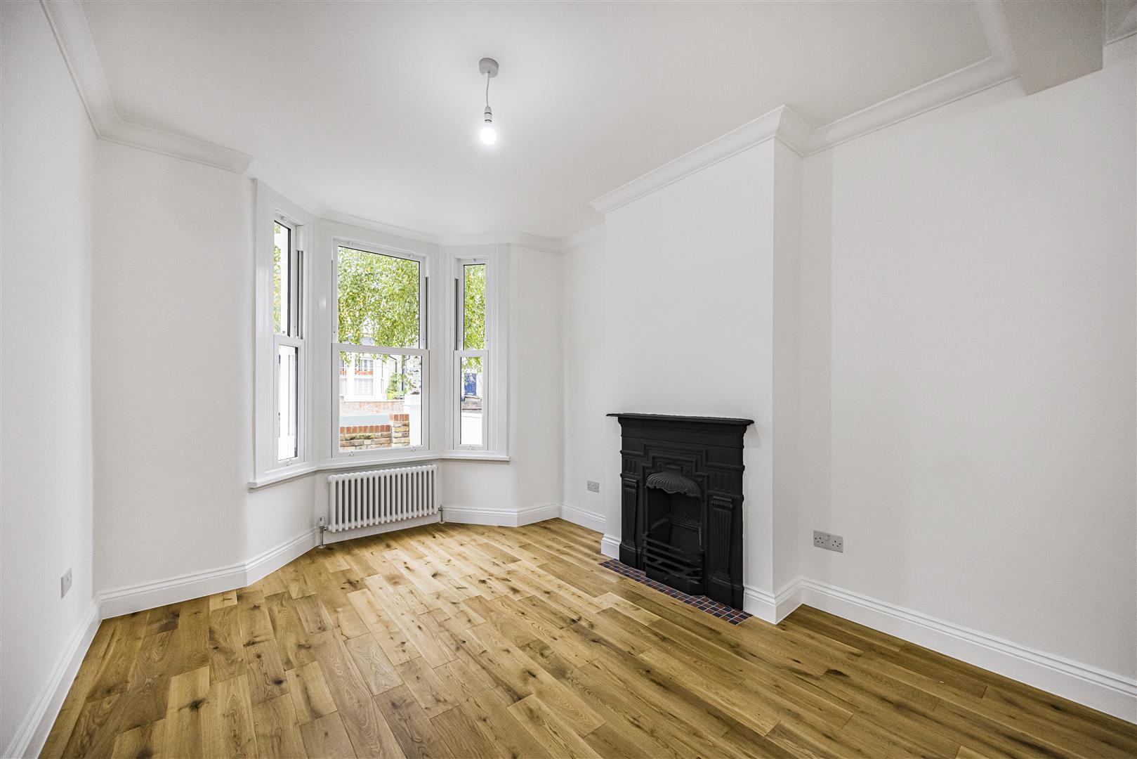 4 bed house for sale in Balmoral Road, London  - Property Image 3